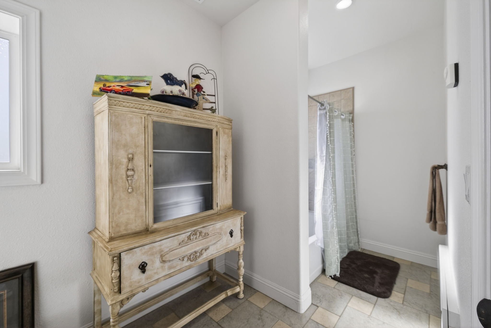 38-web-or-mls-1720 N Benton-38.jpg