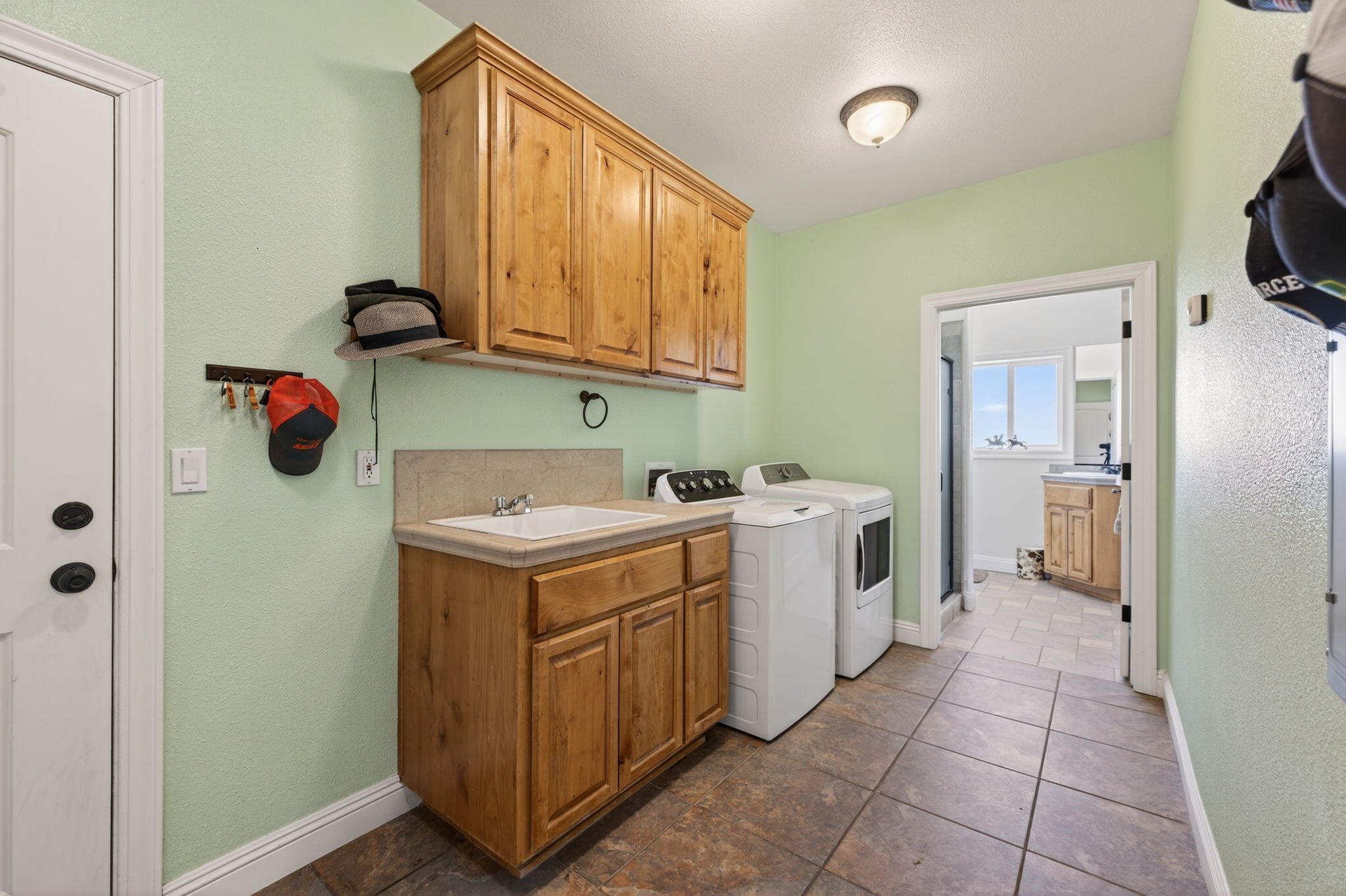 41-web-or-mls-1720 N Benton-41.jpg