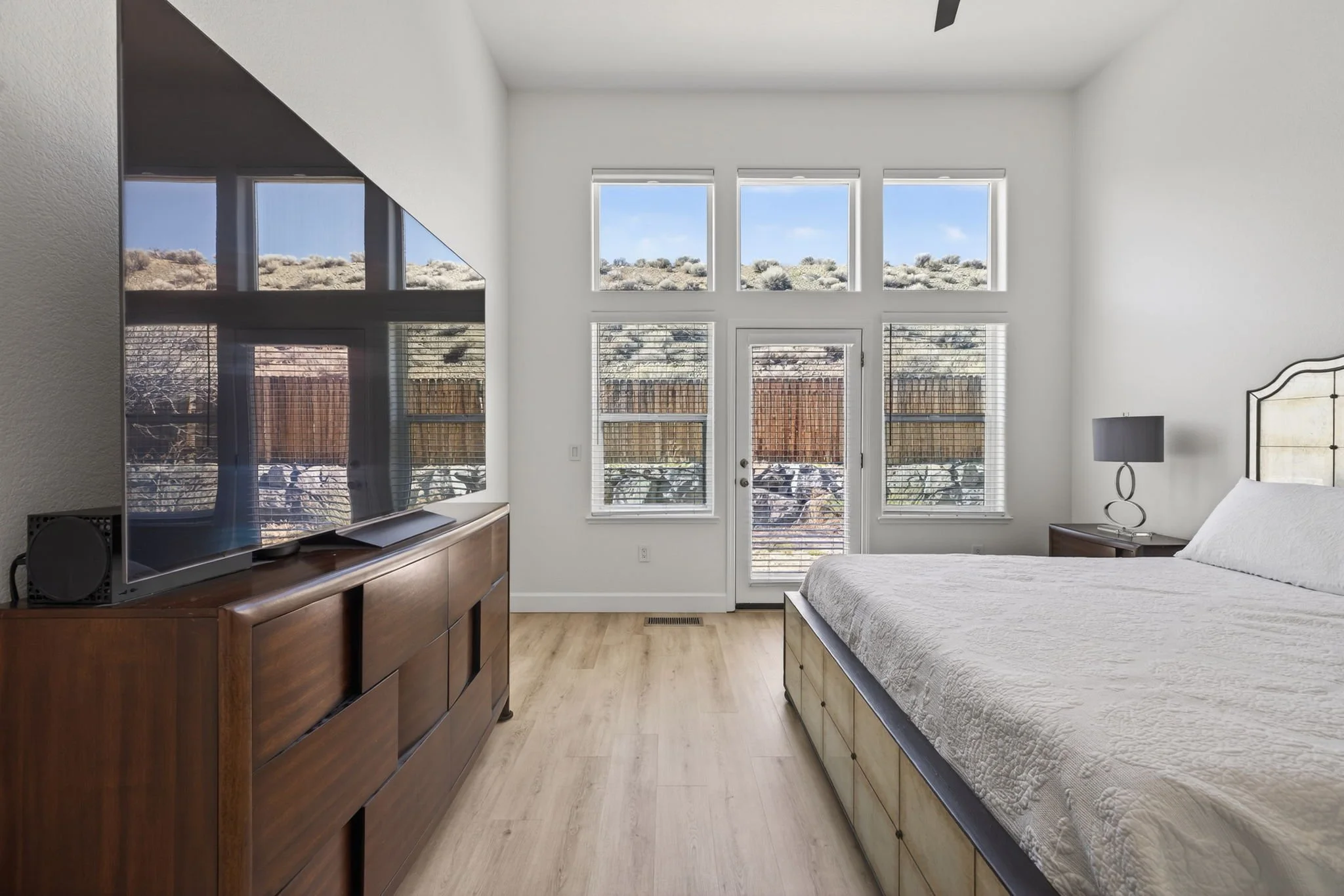 17-web-or-mls-2632 New Ridge Dr-23.jpg