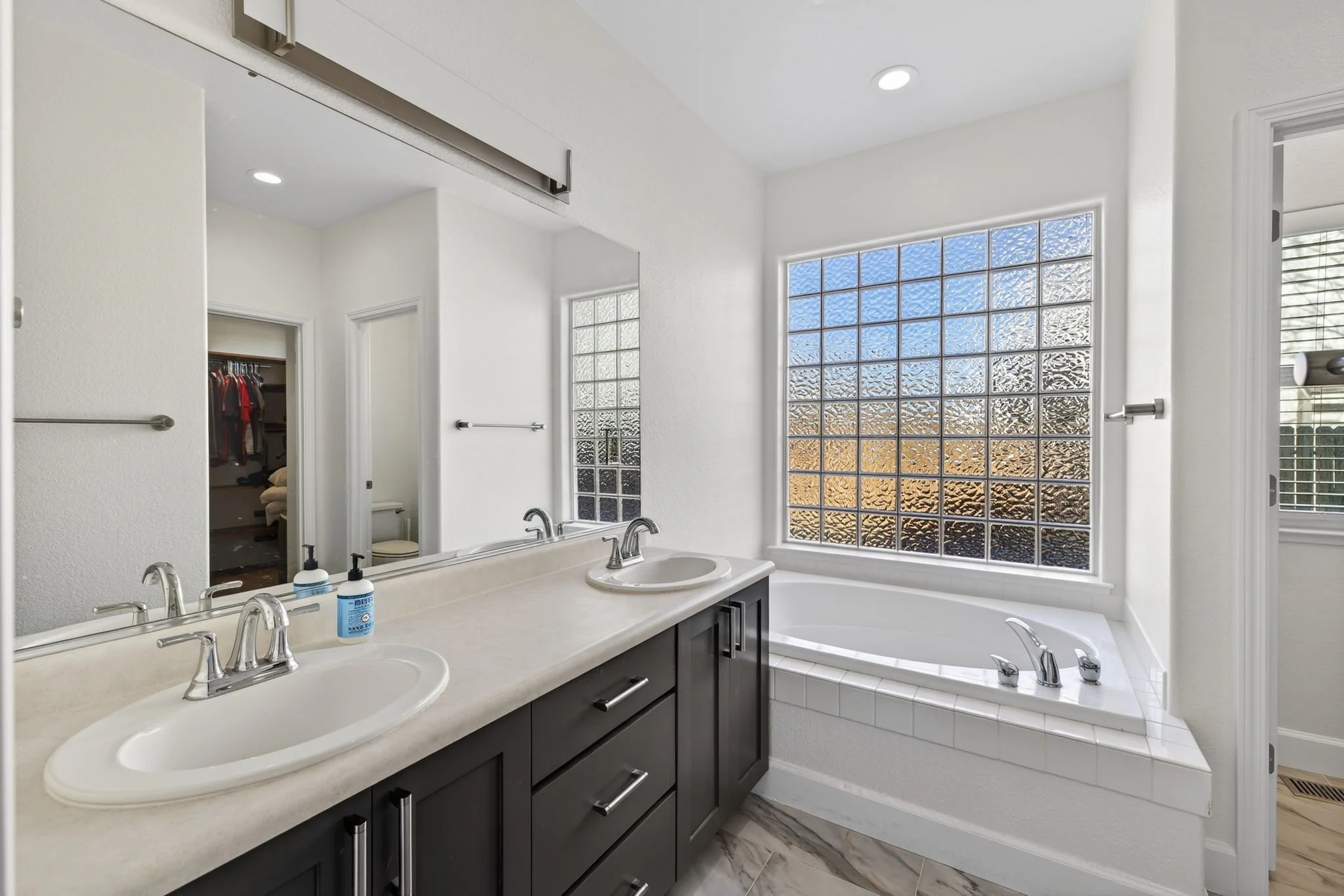 19-web-or-mls-2632 New Ridge Dr-25.jpg