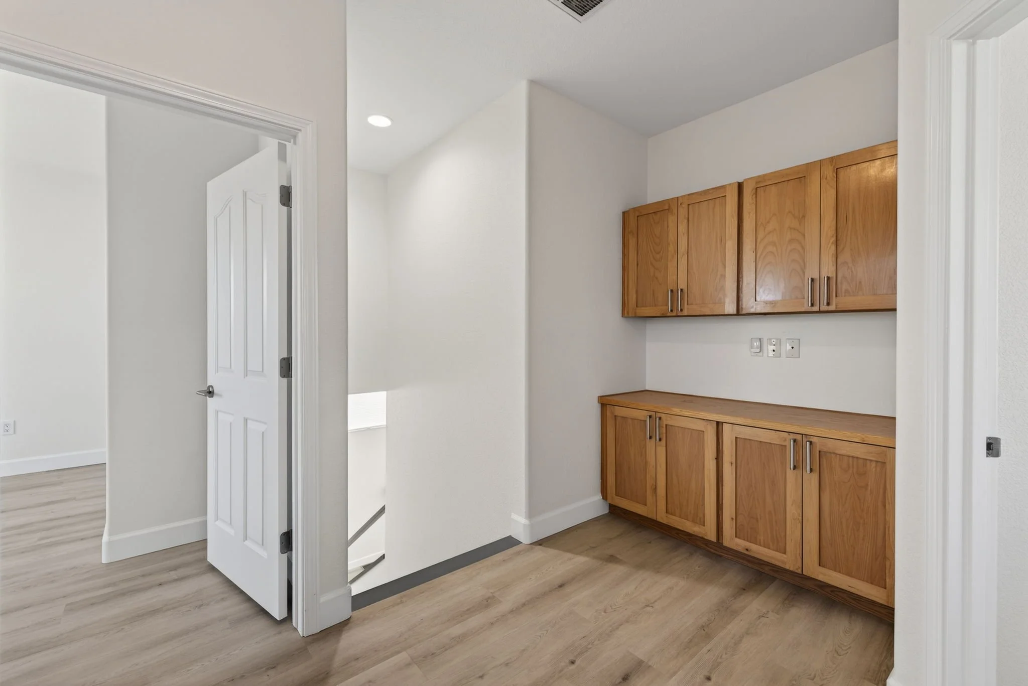 24-web-or-mls-2632 New Ridge Dr-30.jpg