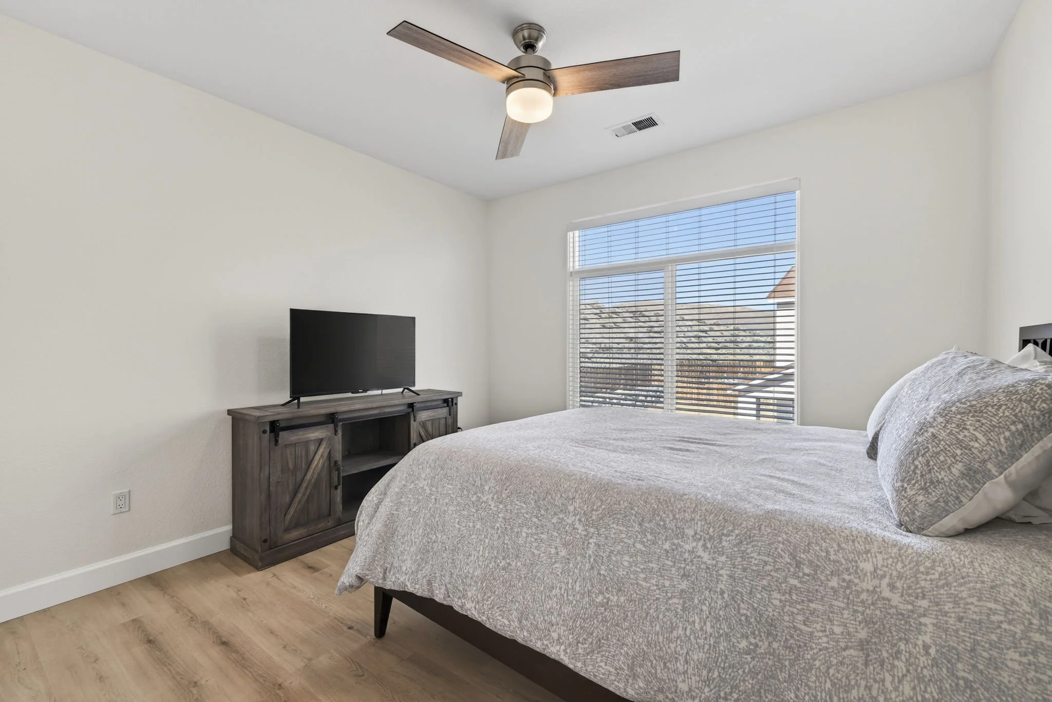 31-web-or-mls-2632 New Ridge Dr-37.jpg