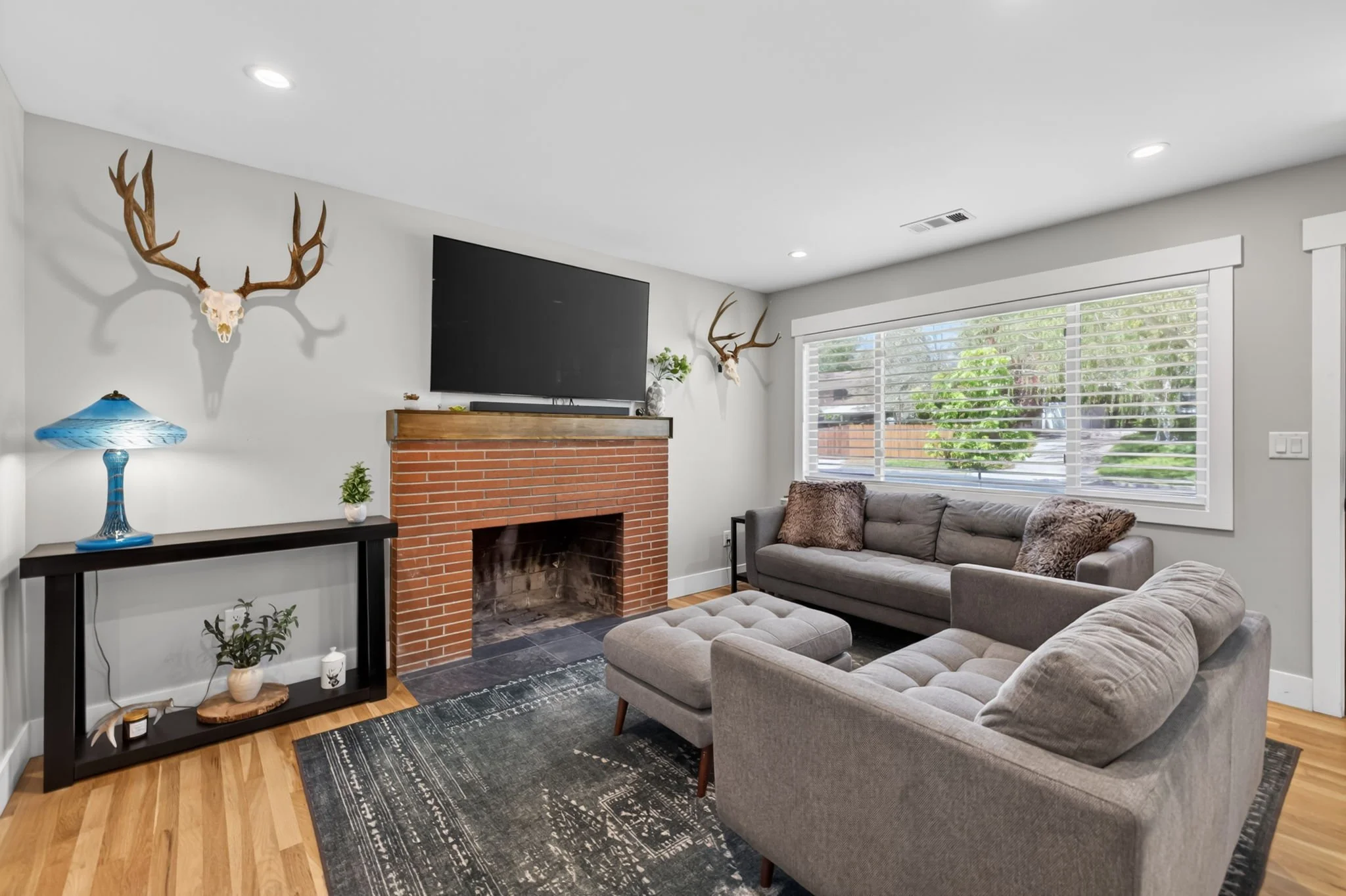 8-web-or-mls-1440 Mark Twain-8.jpg