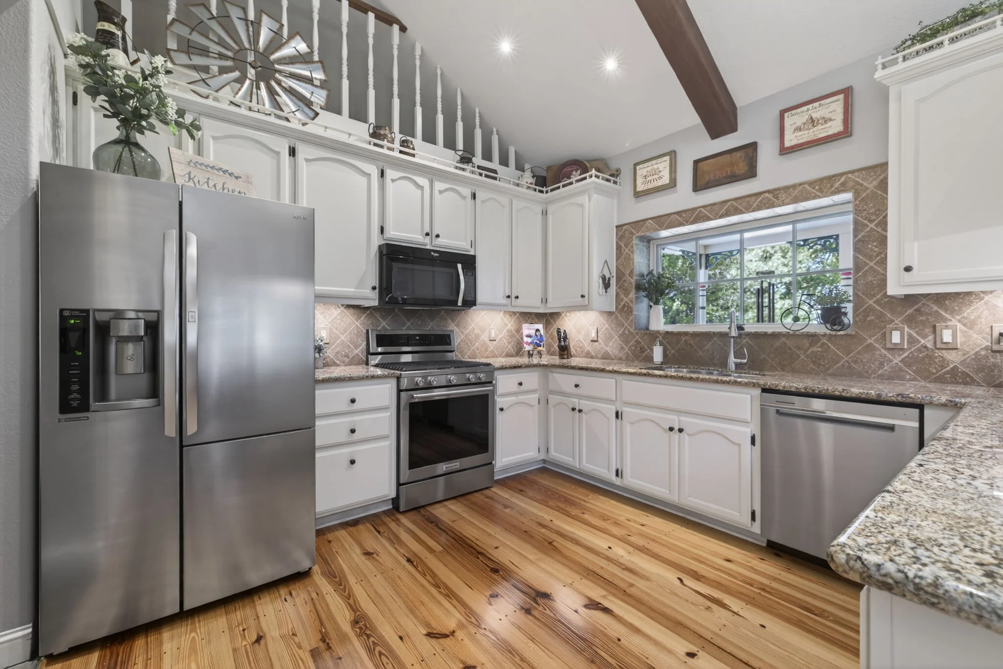 17-web-or-mls-242 Kinsey Way-17.jpg