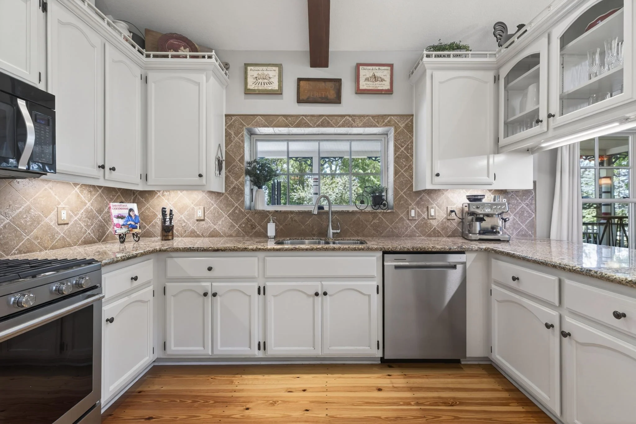 18-web-or-mls-242 Kinsey Way-18.jpg