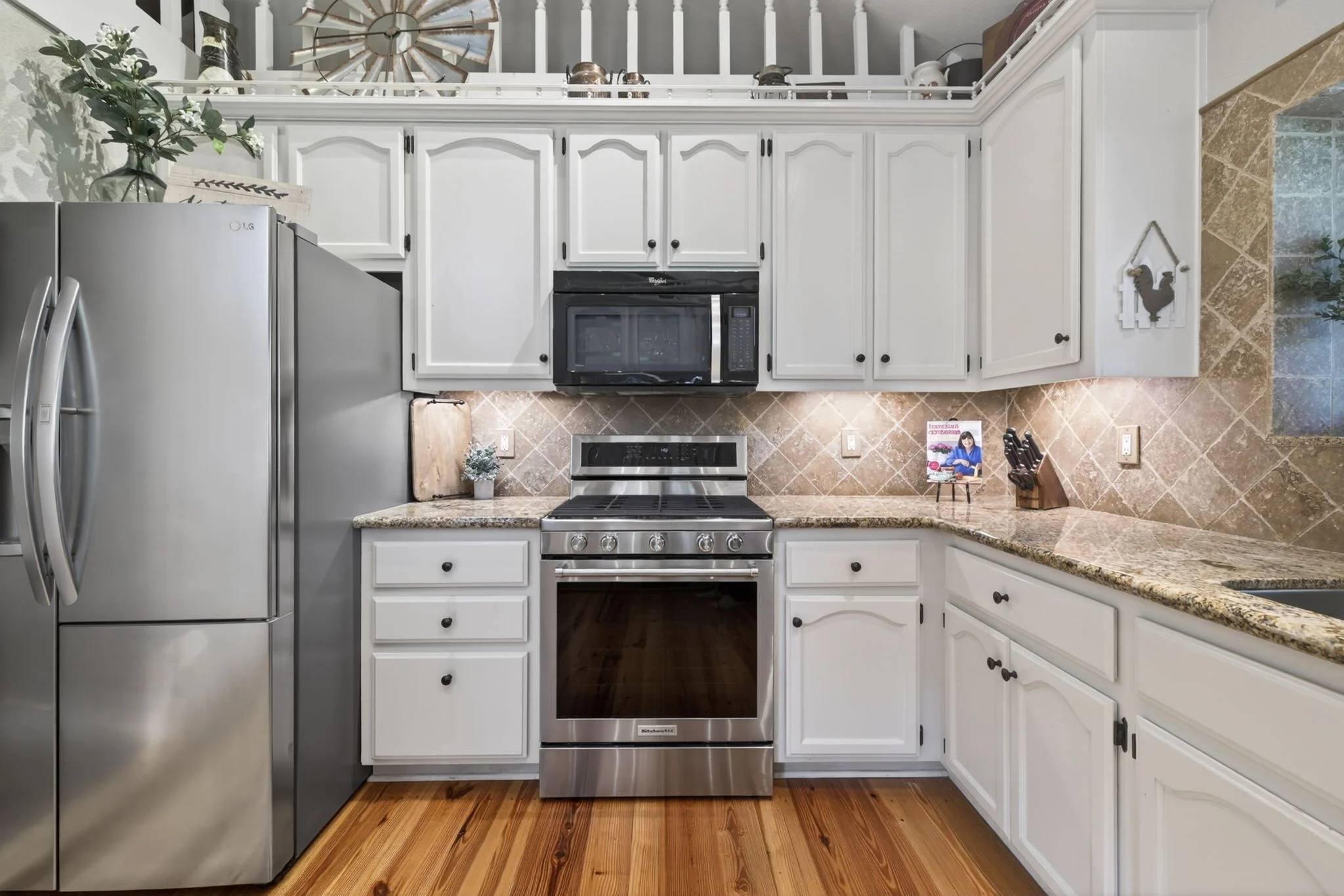 19-web-or-mls-242 Kinsey Way-19.jpg