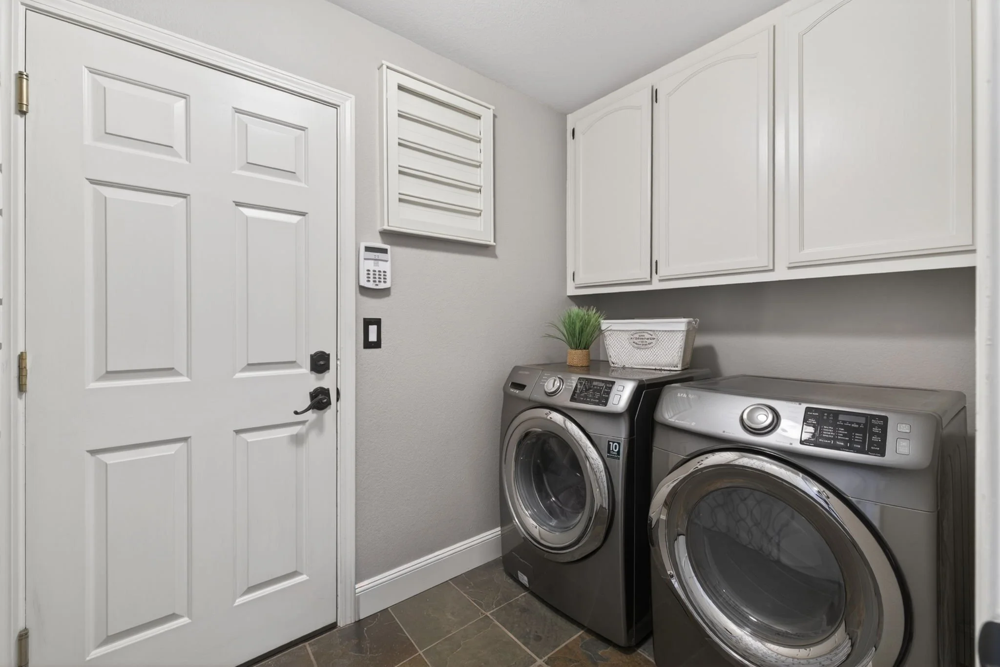 48-web-or-mls-242 Kinsey Way-48.jpg