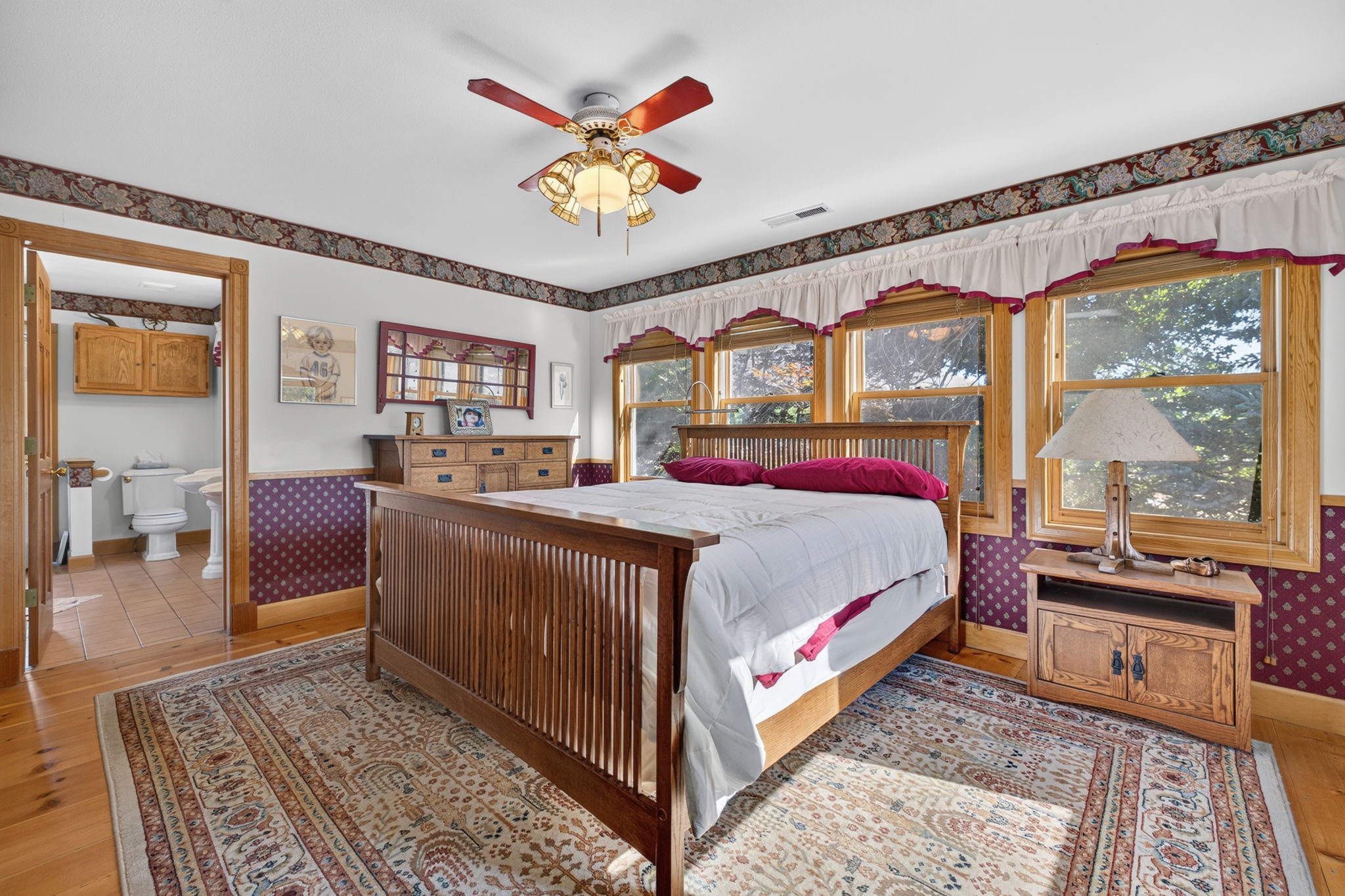 33-web-or-mls-212 Kinsey-33.jpg