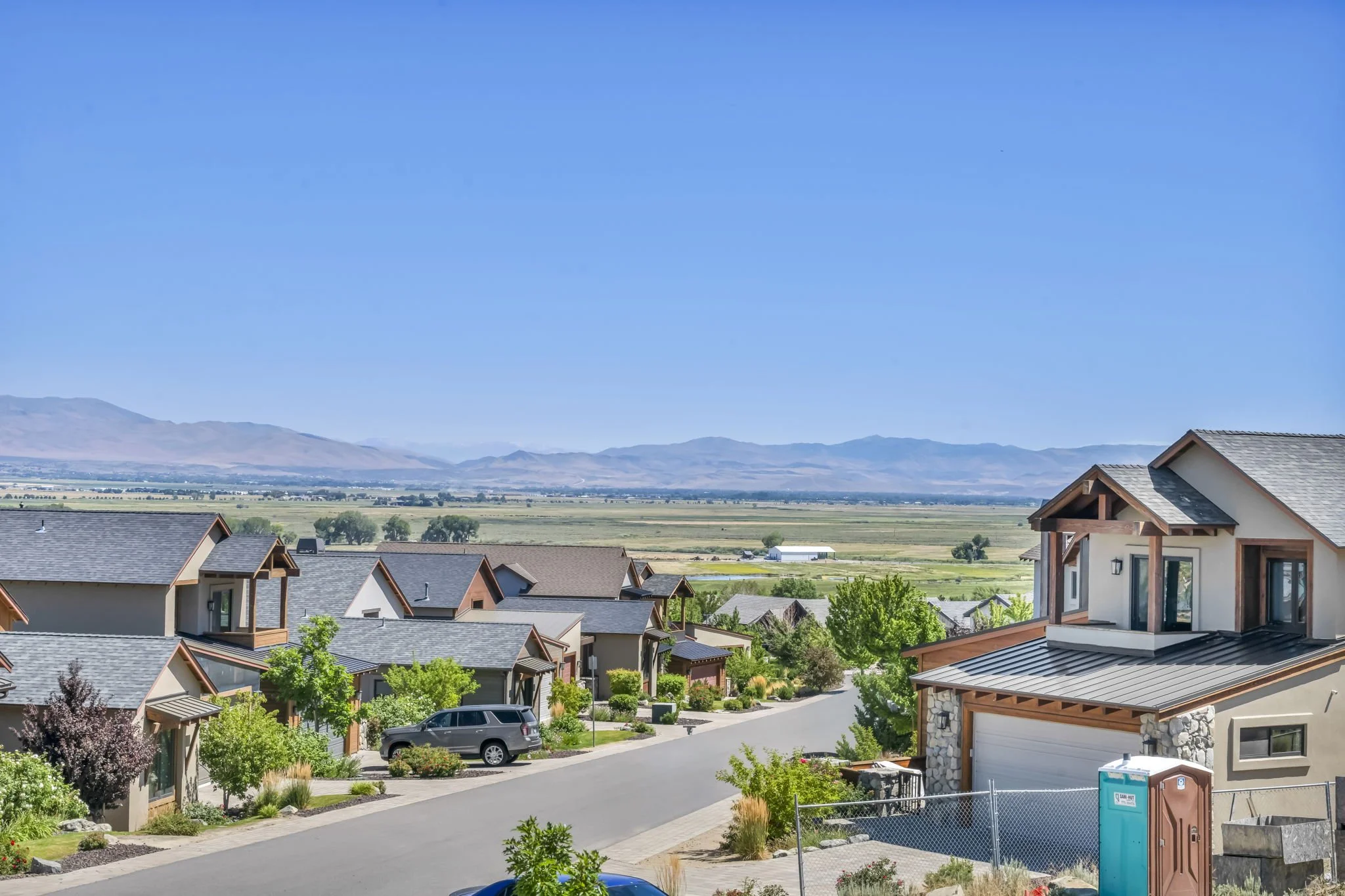 23-web-or-mls-456-tralee-ln.jpg