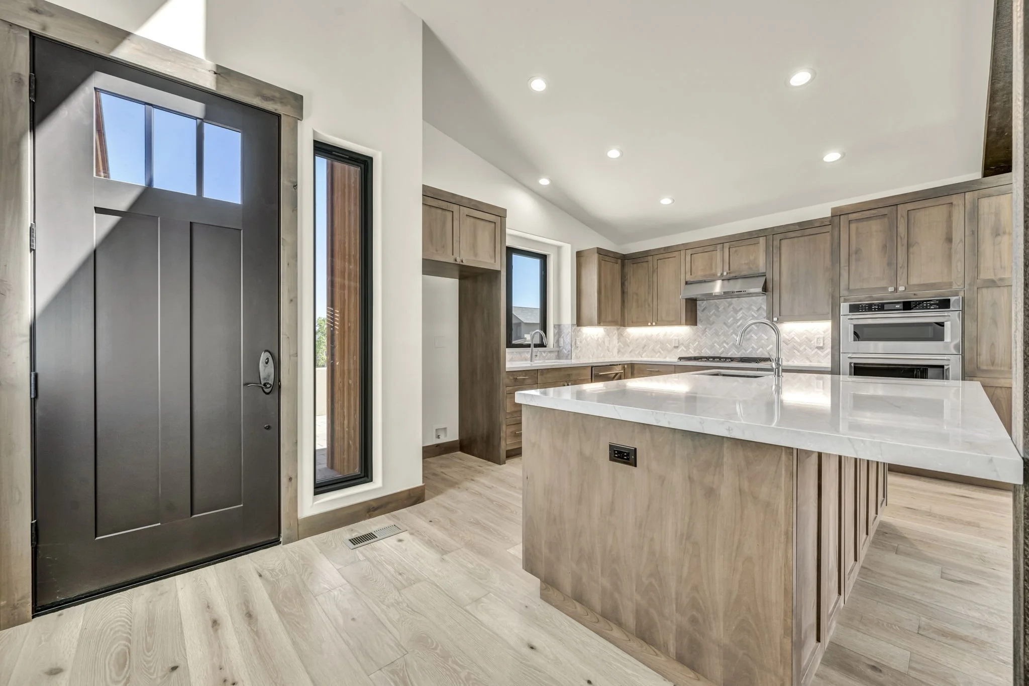 38-web-or-mls-456-tralee-ln.jpg