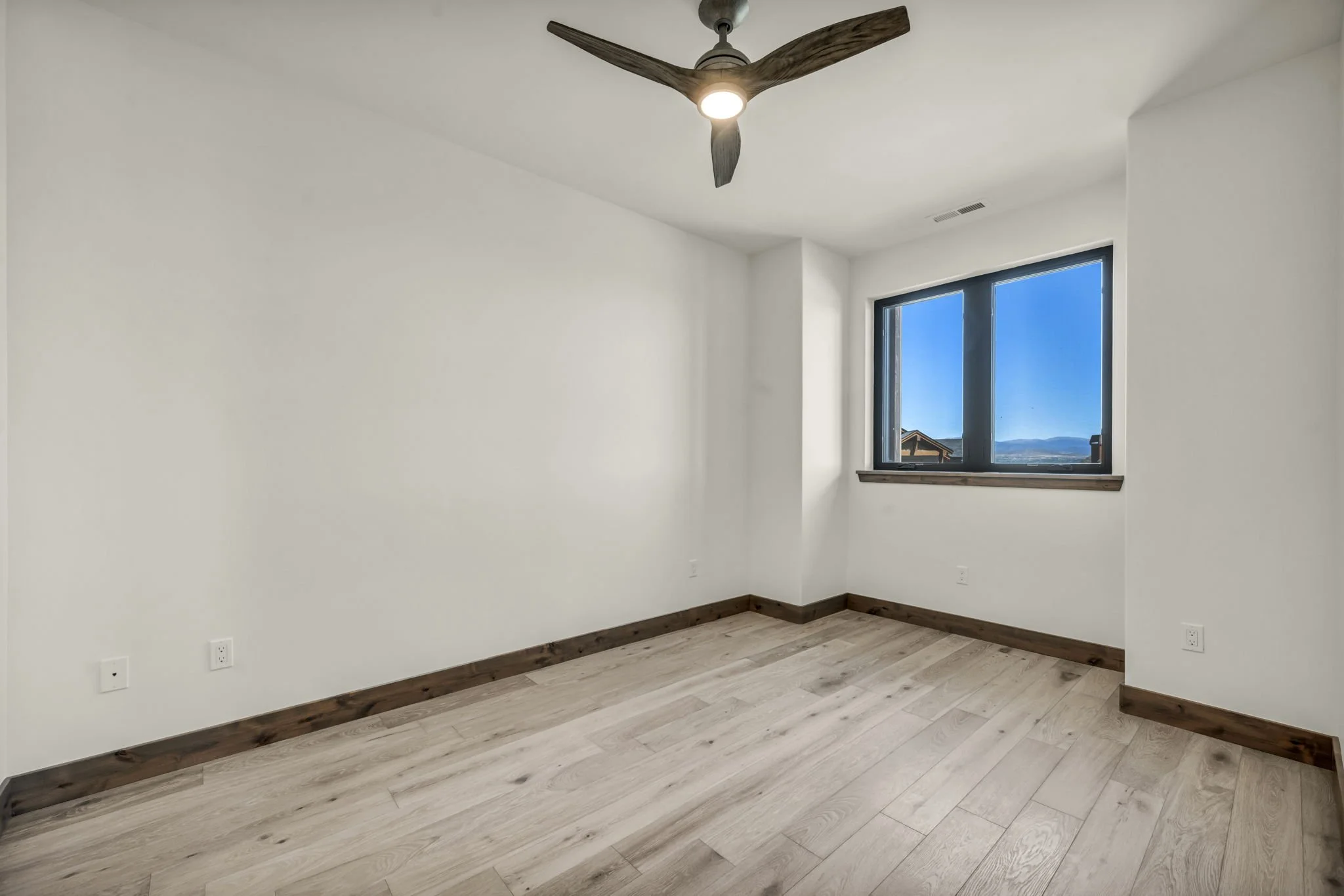 73-web-or-mls-456-tralee-ln.jpg