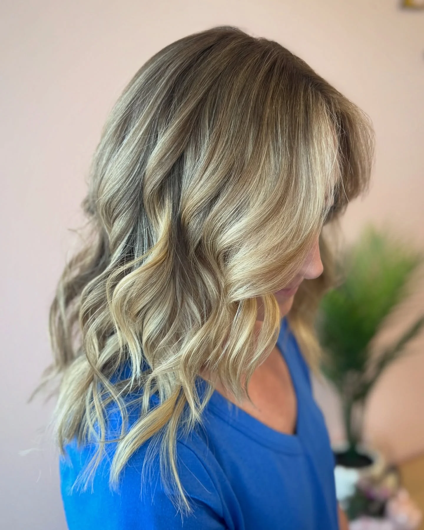 Creating definition on a natural blonde with brighter ribbons throughout ✨

Did you book your summer transformation yet?
Https://www.blush-hair.com
