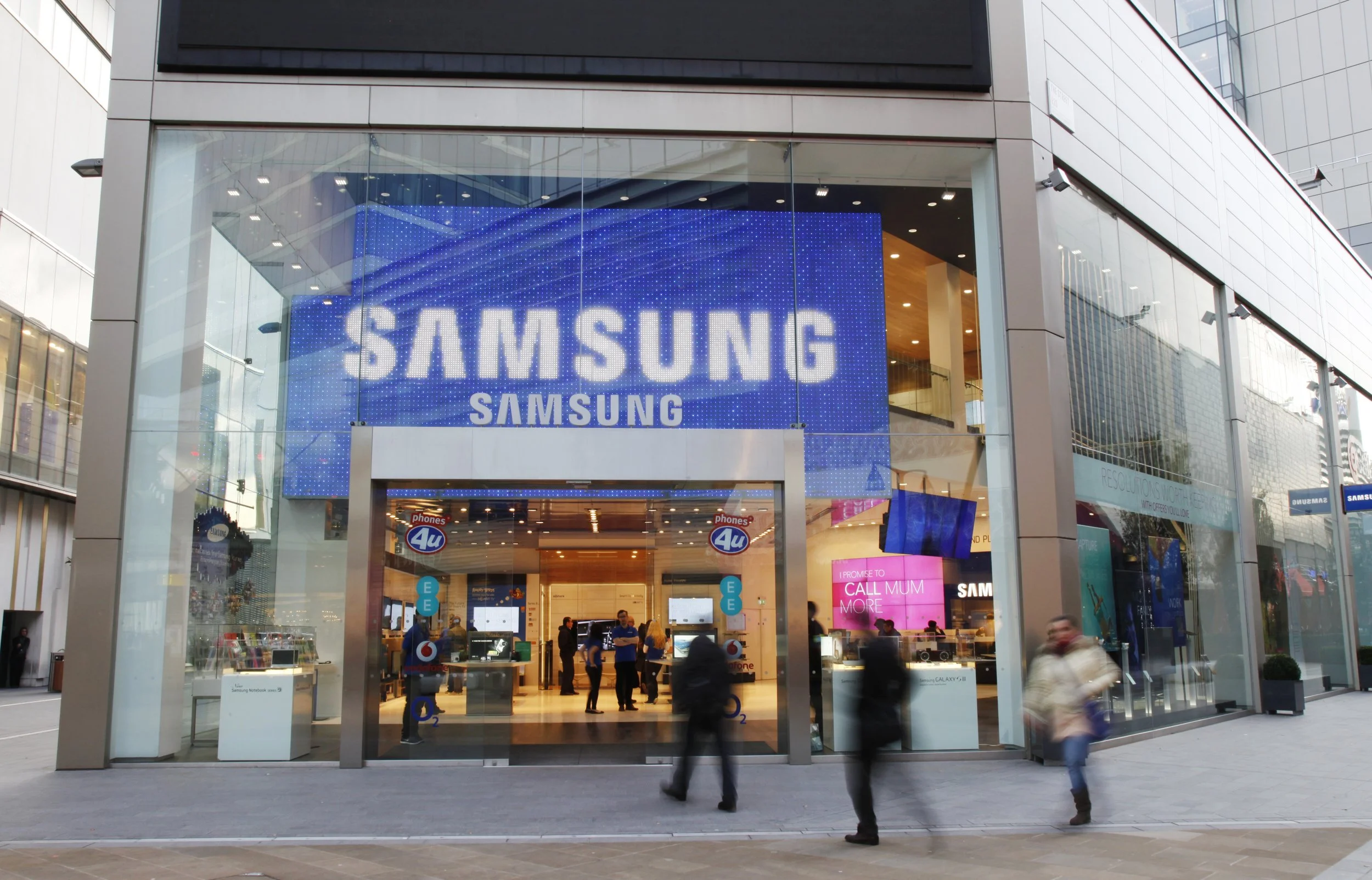 A flagship store well-managed