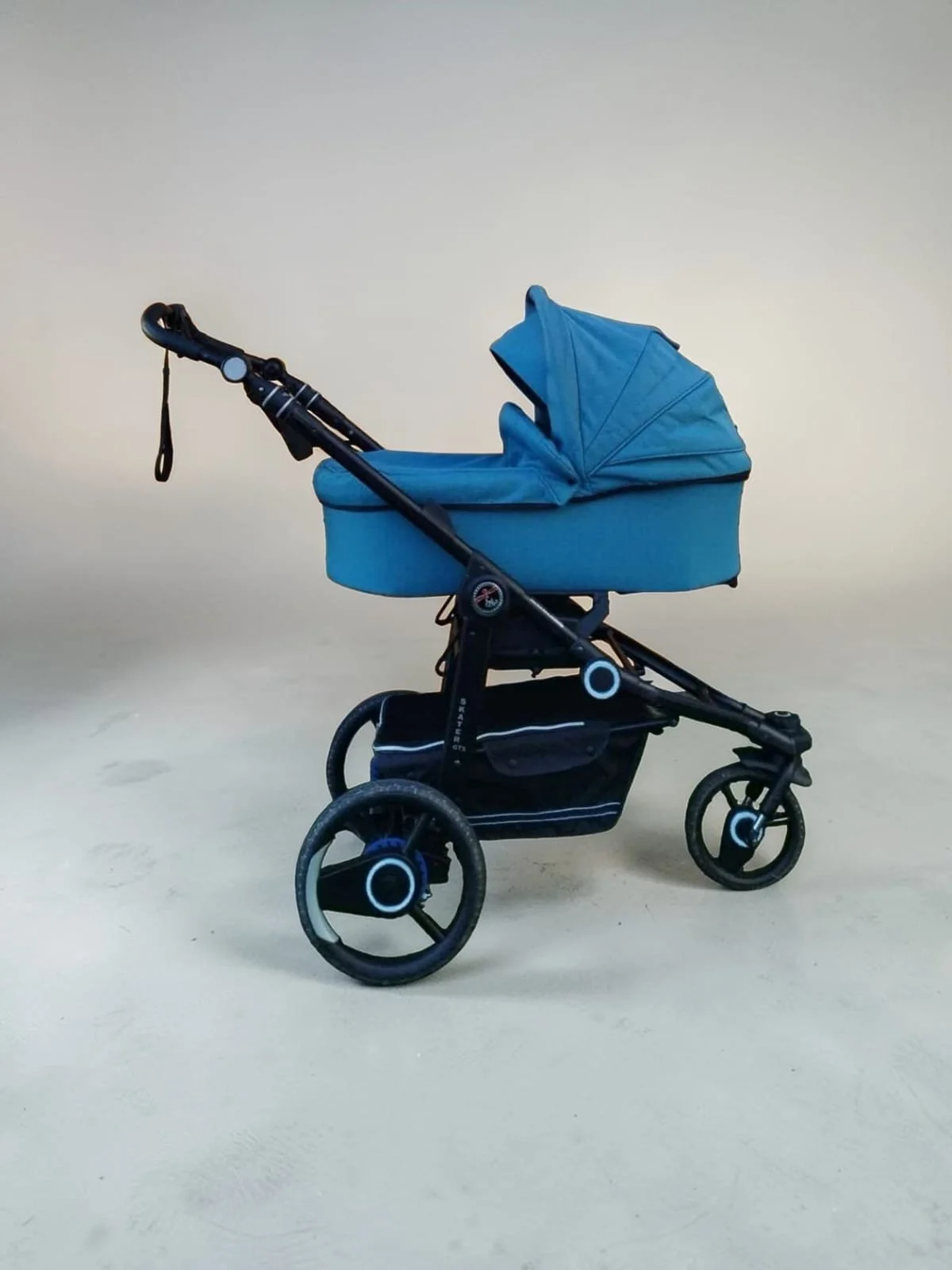 Sportlicher Kinderwagen in Blau – Hochwertige Buggys und Kinderwagen gebraucht kaufen im Second Hand für Kinder.
