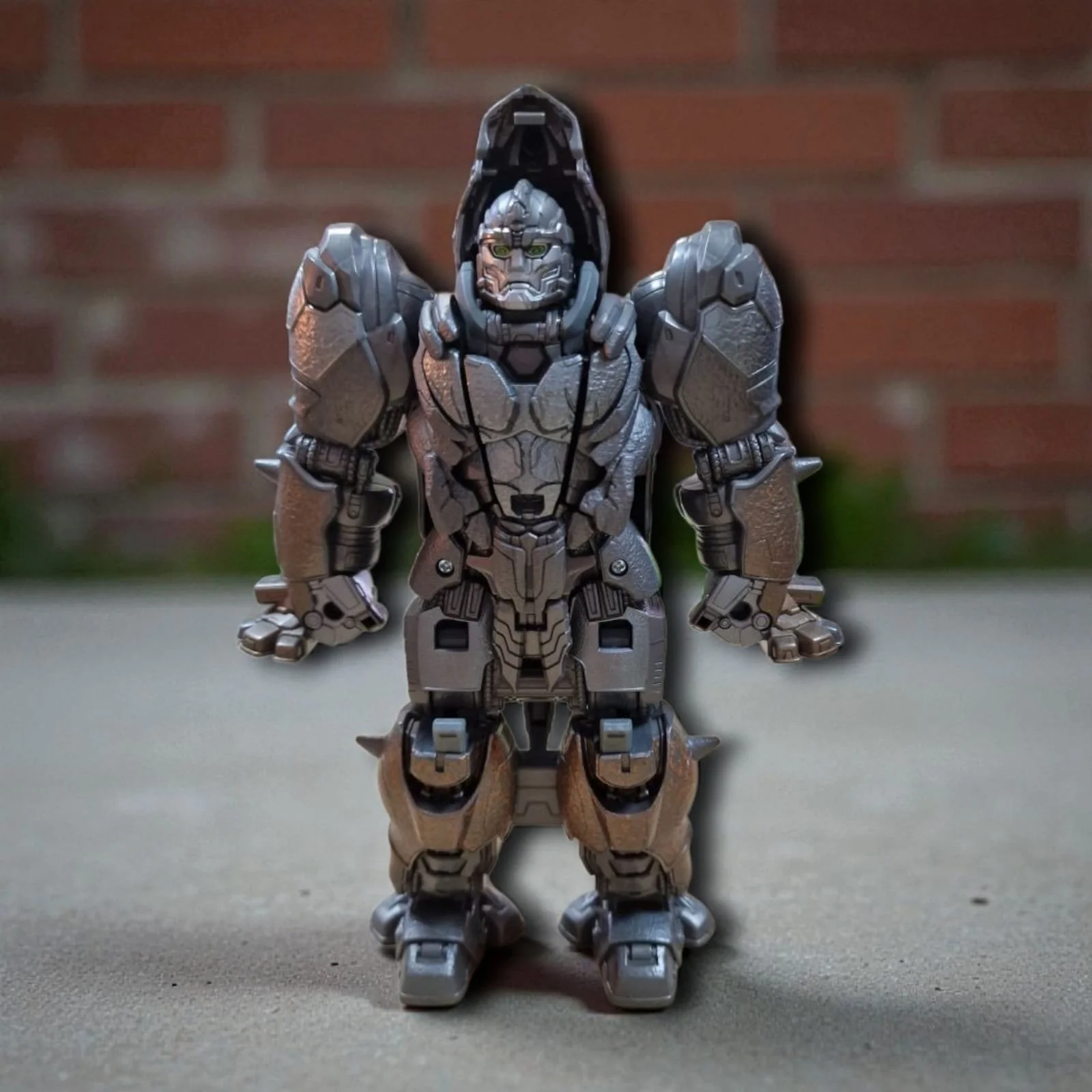 Transformer Roboter Spielzeug – Nachhaltiges Second Hand Spielzeug für Kinder gebraucht entdecken bei der Schatzinsel.