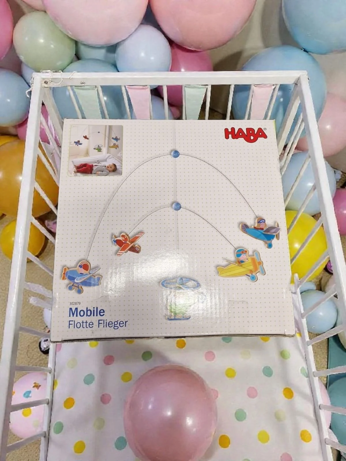 Spielzeugflugzeuge Set im Karton – Kleinkindspielzeug nachhaltig und günstig aus zweiter Hand bei der Schatzinsel.