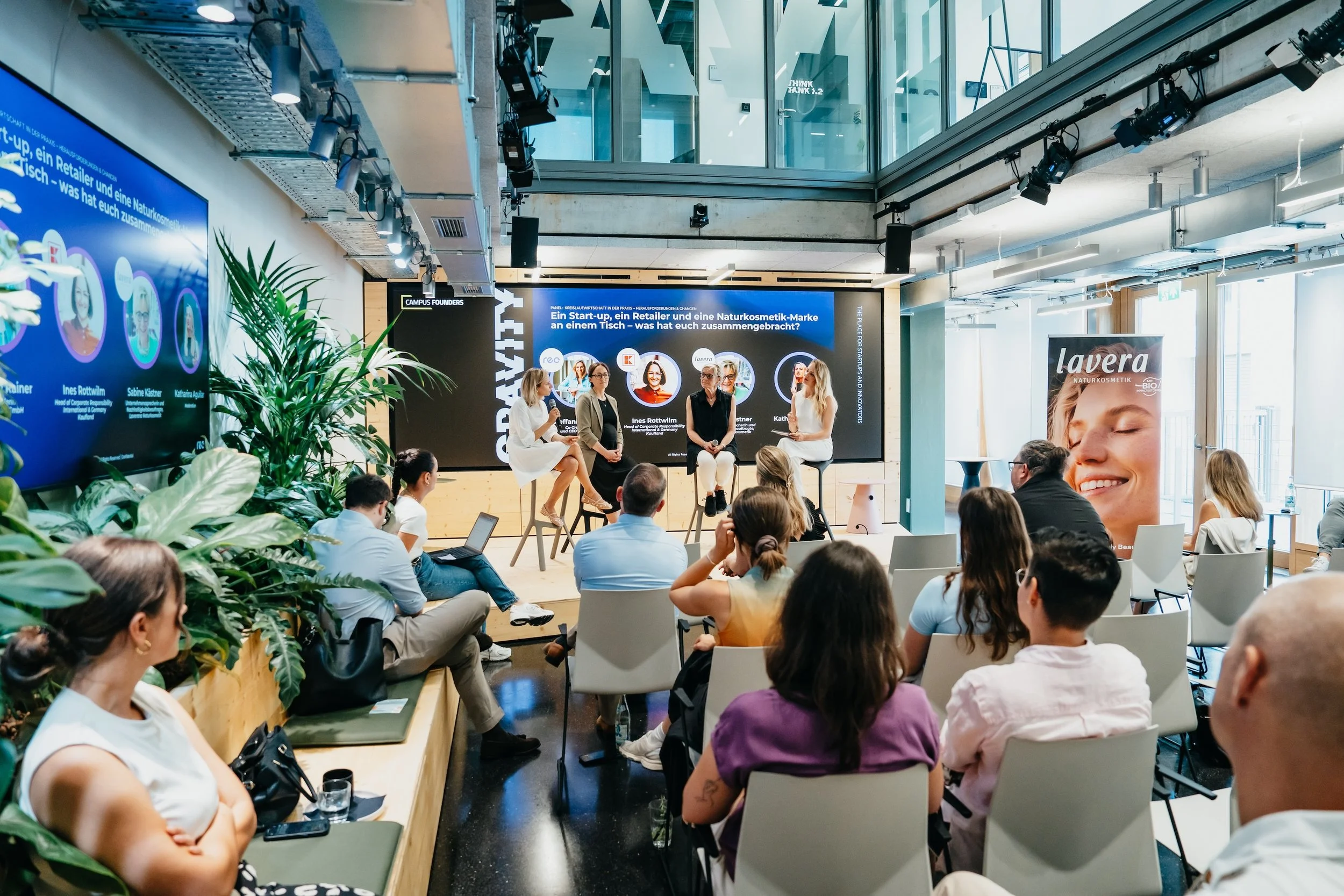 Katharina Aguilar moderiert Panel mit Kaufland, Lavera und reo