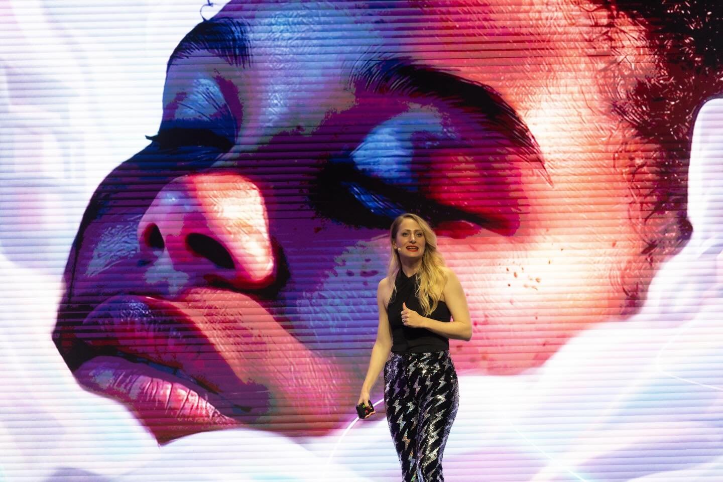 Wie leben wir im Jahr 2040?
Darum ging es bei der Opening Keynote f&uuml;r das @growmorrow.de Zukunftsfestival. Jede k&uuml;nftige Entwicklung ist gepr&auml;gt von unseren Sehns&uuml;chten - die guten wie die schlechten. Besonders wichtig ist uns die