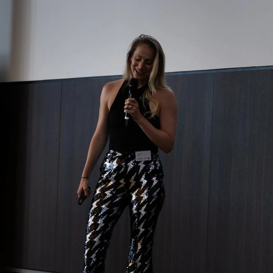 aufrüttelnde und unterhaltsame KI-Keynote von Katharina Aguilar in Mainz