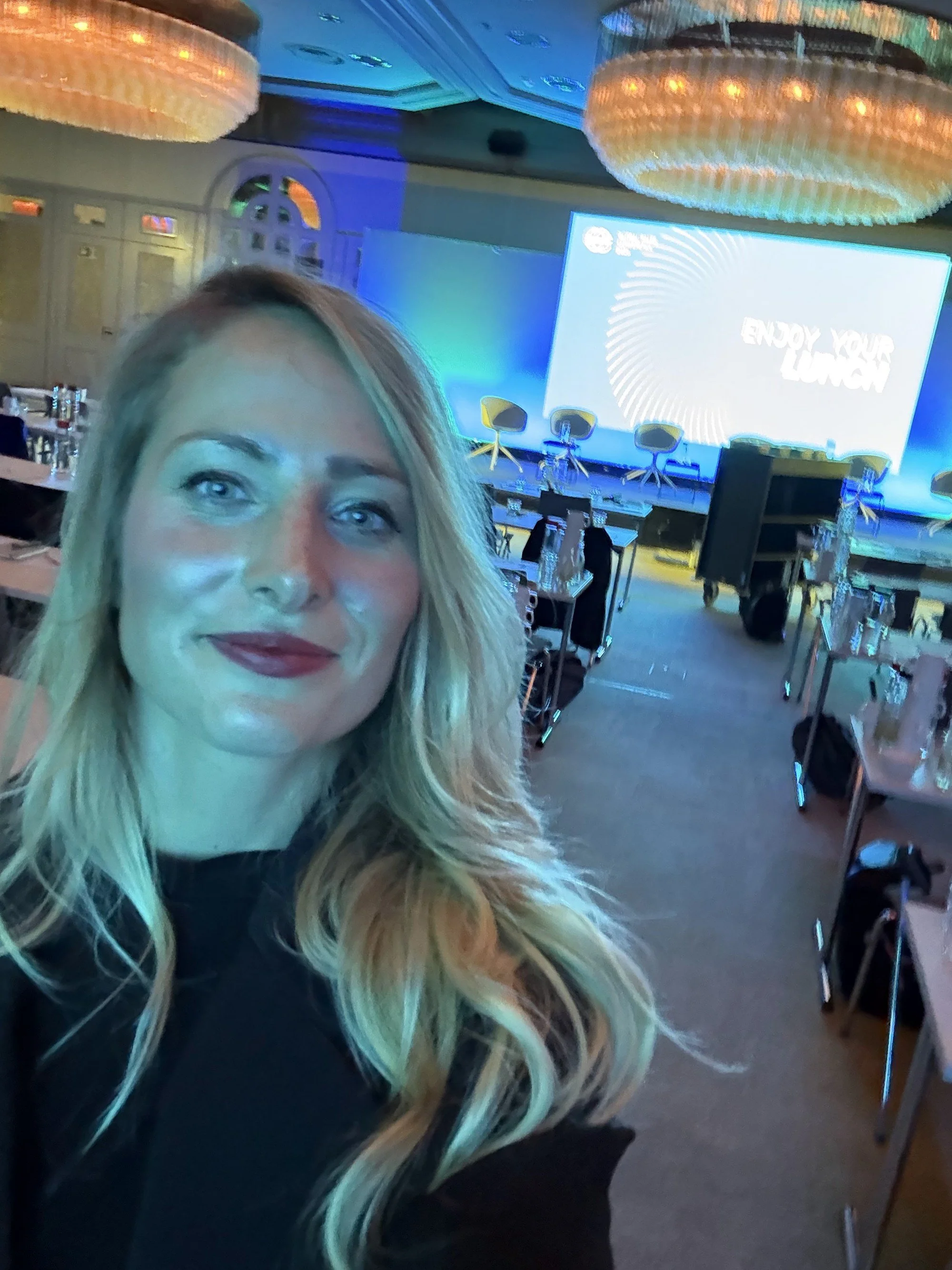 Keynote Speakerin Katharina Aguilar im Konferenzsaal der Güntner Global Sales Conference 2026 in Nürnberg