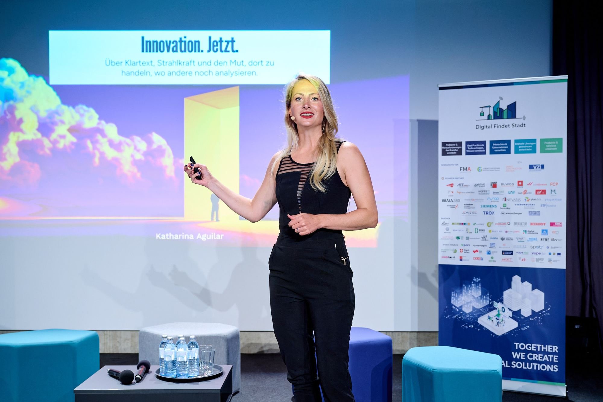 Katharina Aguilar bei der Opening Keynote „Innovation. Jetzt.“ beim Innovationskongress Digitales Bauen im CAPE10 in Wien