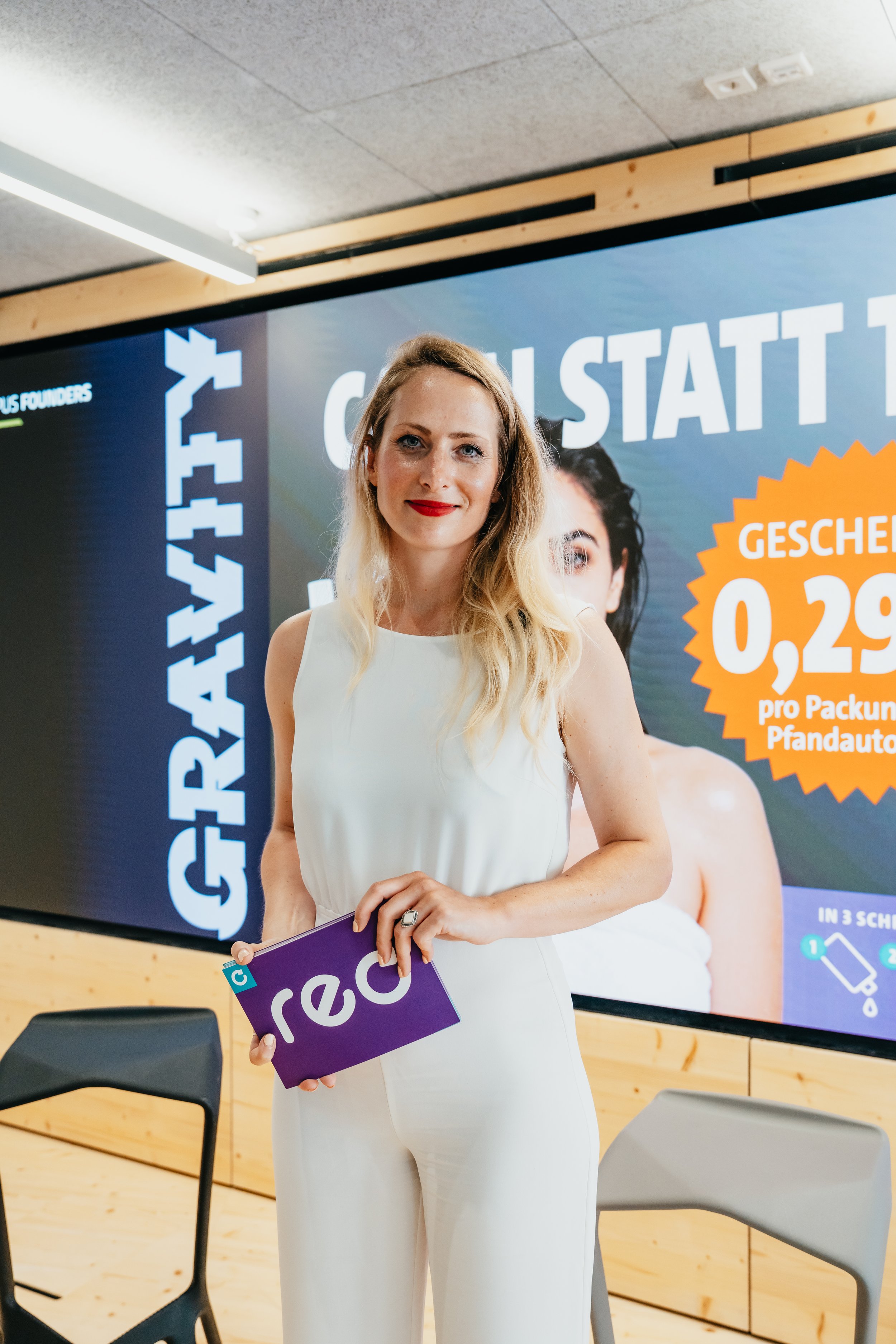 Moderatorin Katharina Aguilar bei einer Tagesmoderation der Handelsbranche