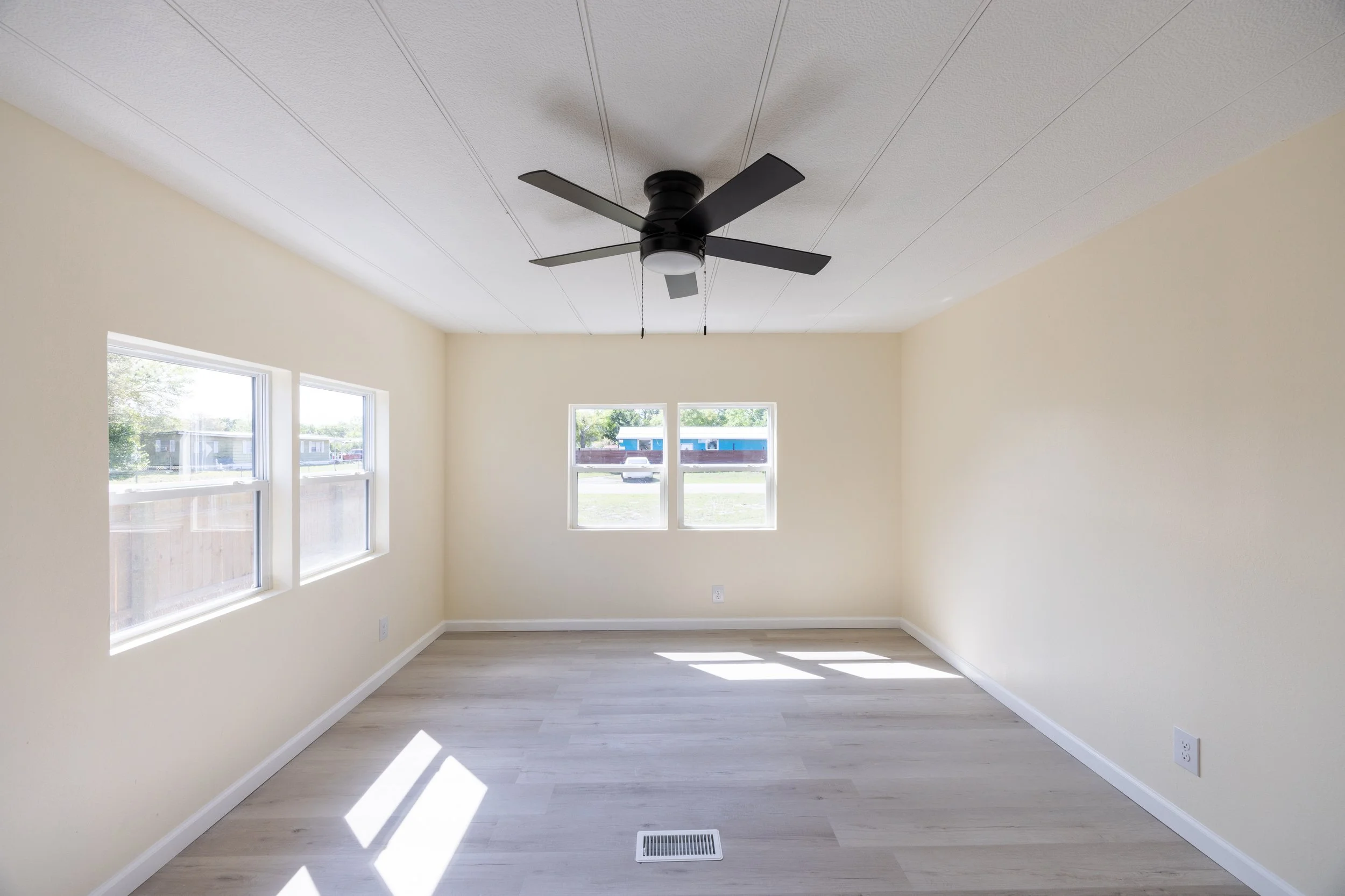 307 Dolores Blvd-6.jpg