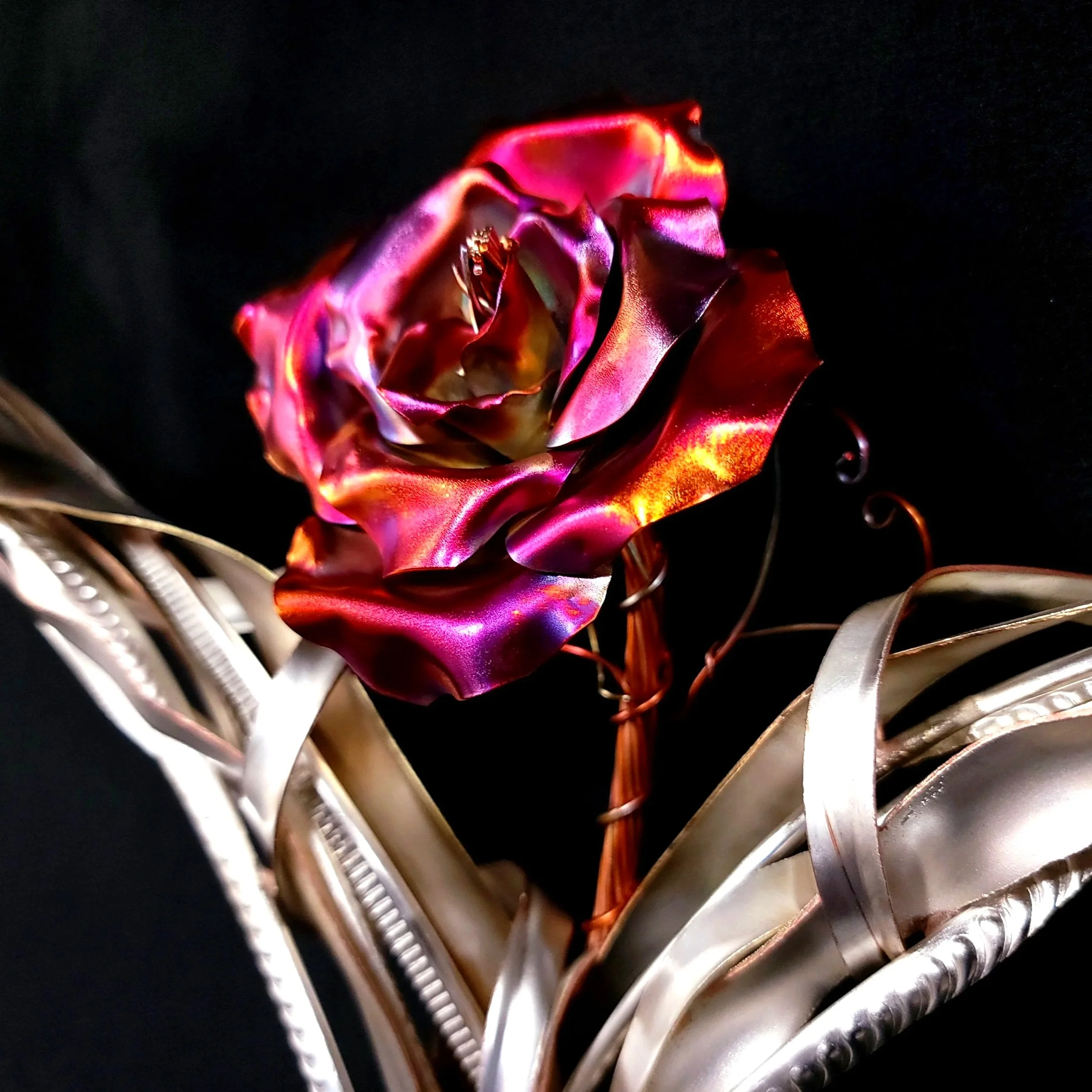 silver-heart-wall-art-single-rose-close-up