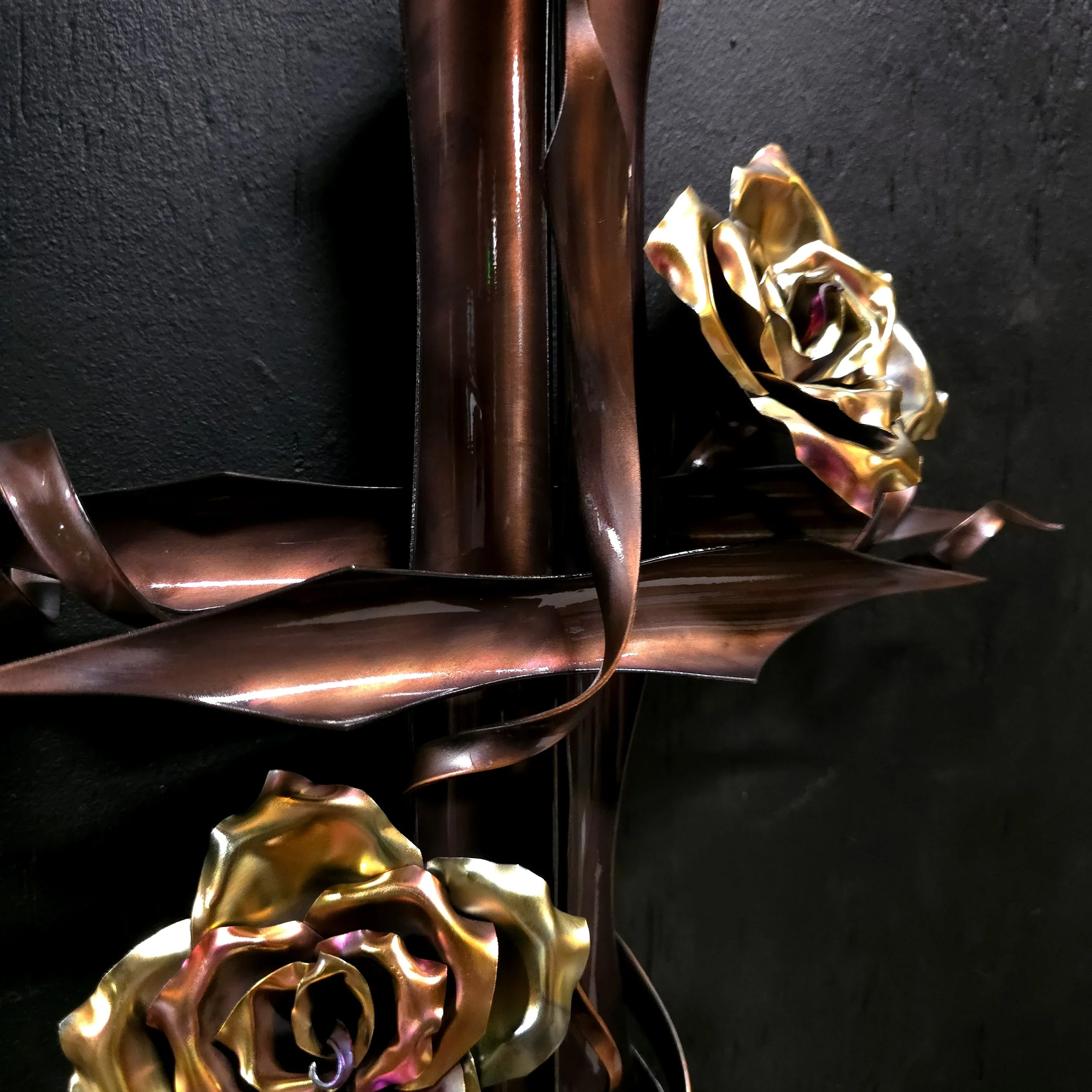 copper-serenity-cross-with-roses-cotton-candy-center