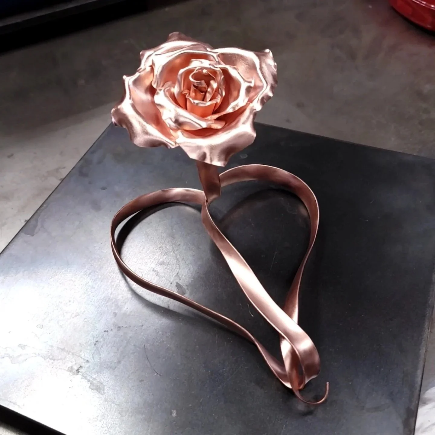 ribbon-of-love-heart-rose-sculpture-bright