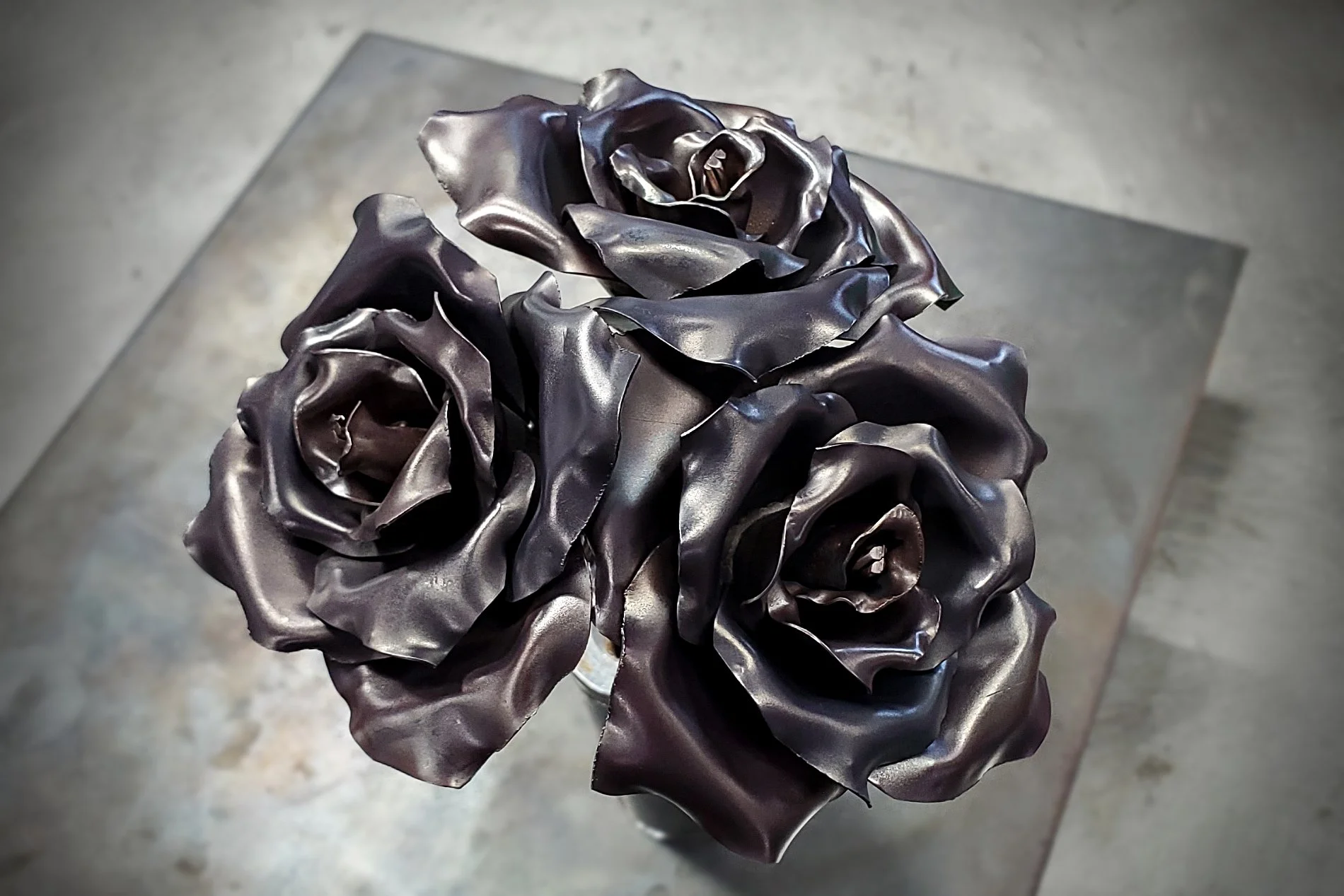 bridesmaid-copper-rose-bouquet-carbon
