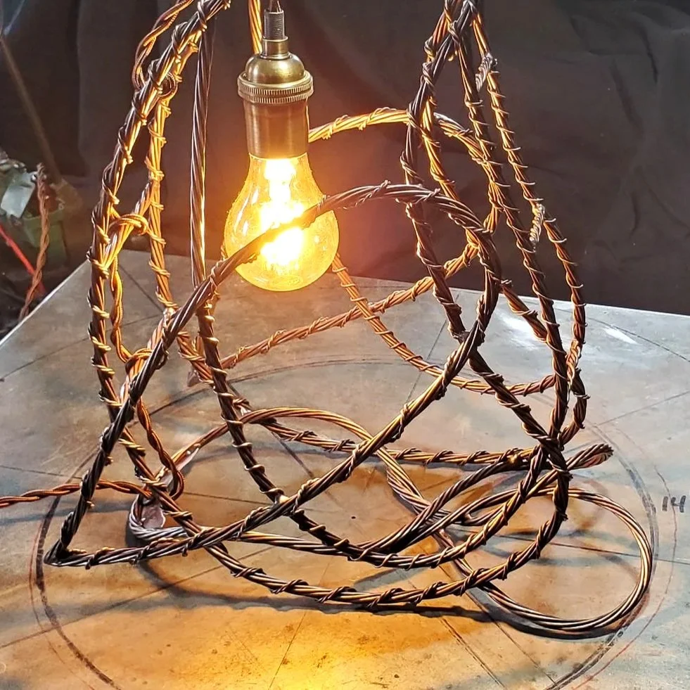 waddles-copper-wire-penguin-lamp-side-view
