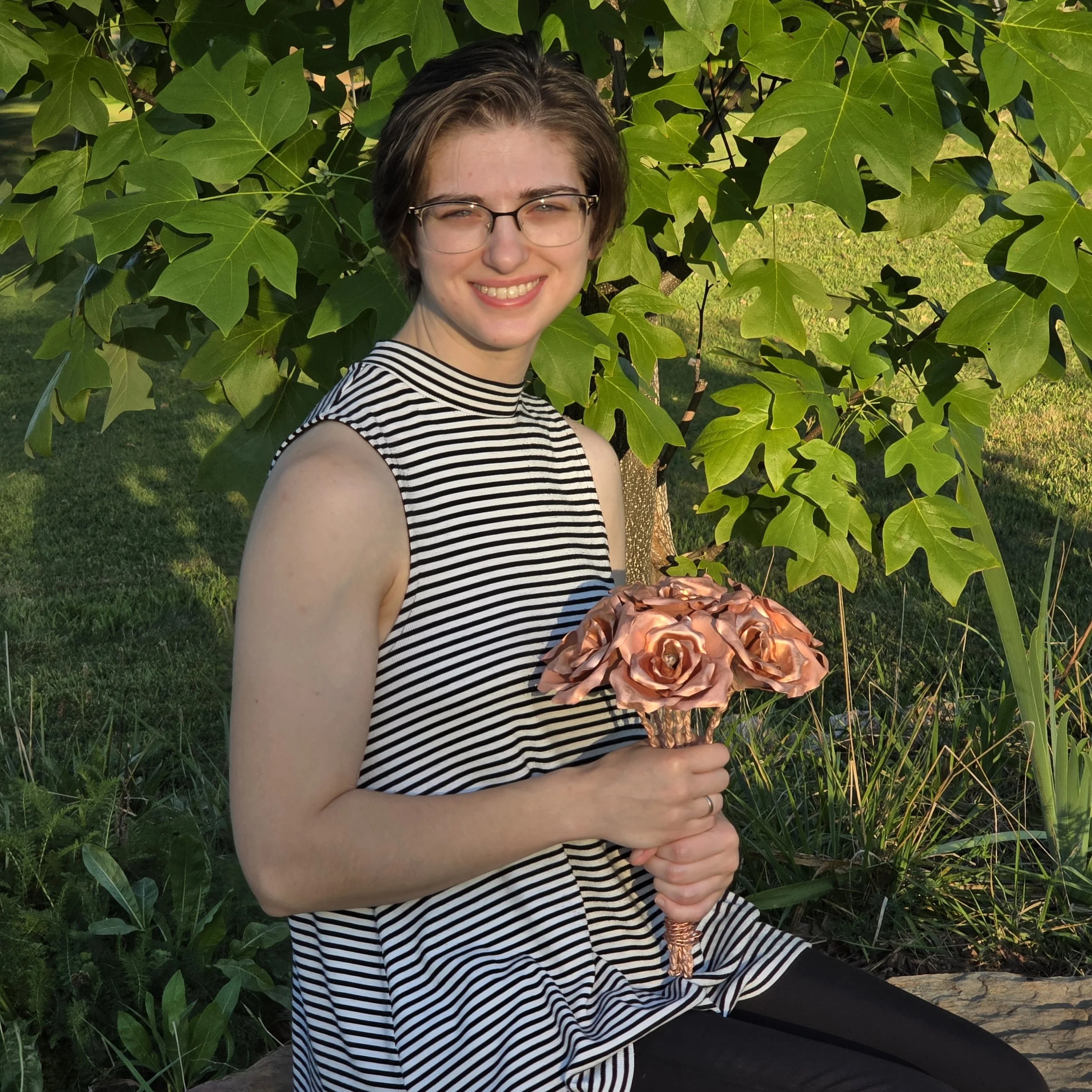 brides-bridal-copper-rose-wedding-bouquet-bright-hold