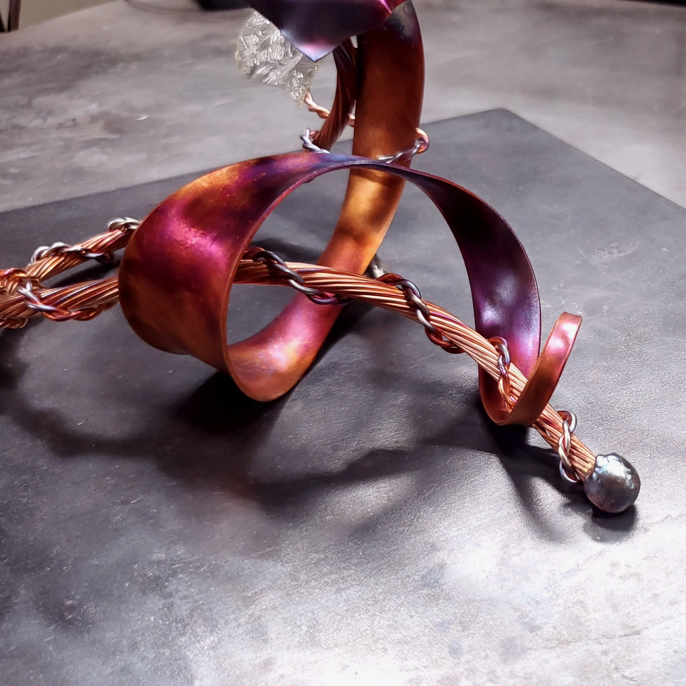 us-rose-sculpture-foot