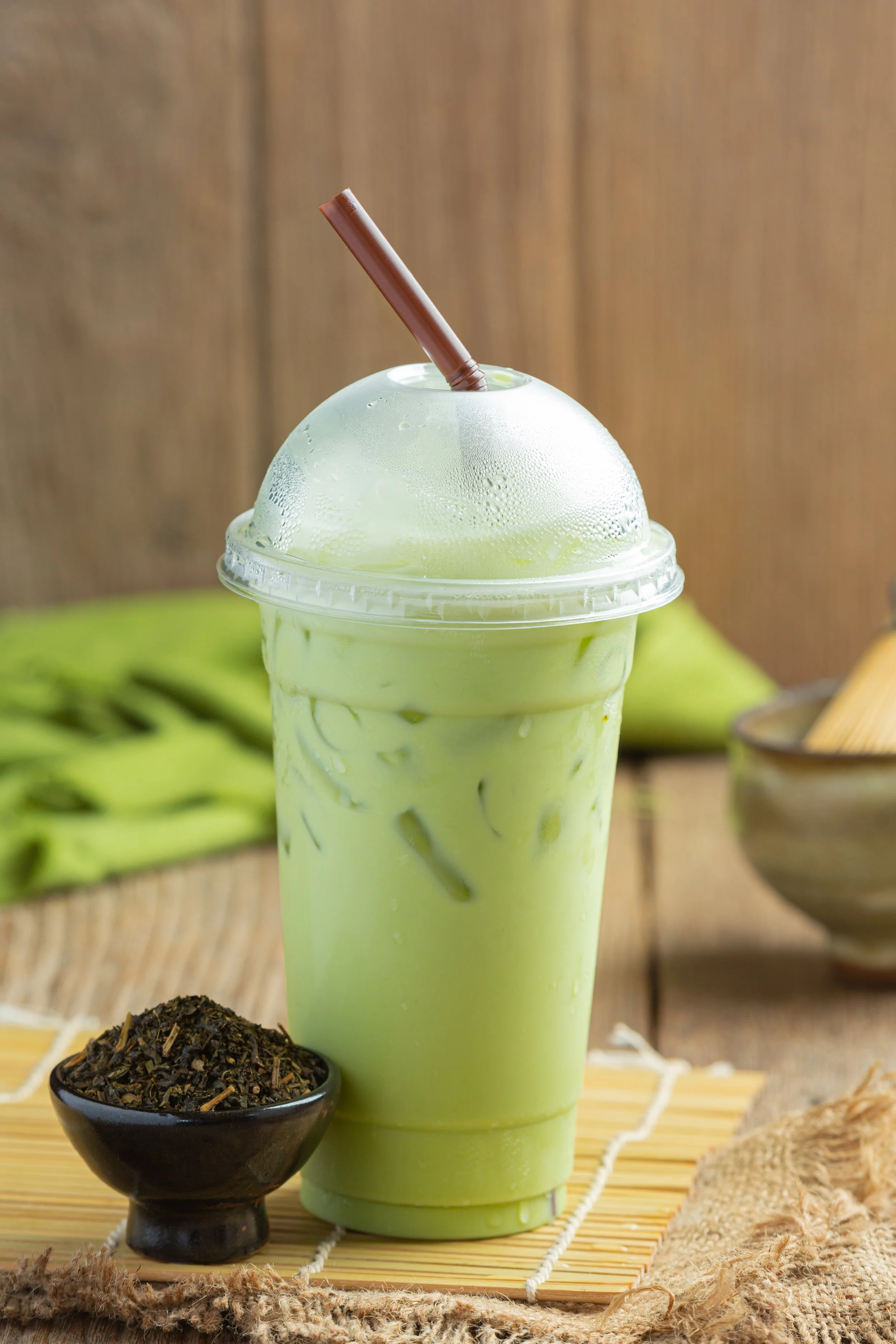 green-tea-iced-milk-matcha-powder-wooden-floor.jpg