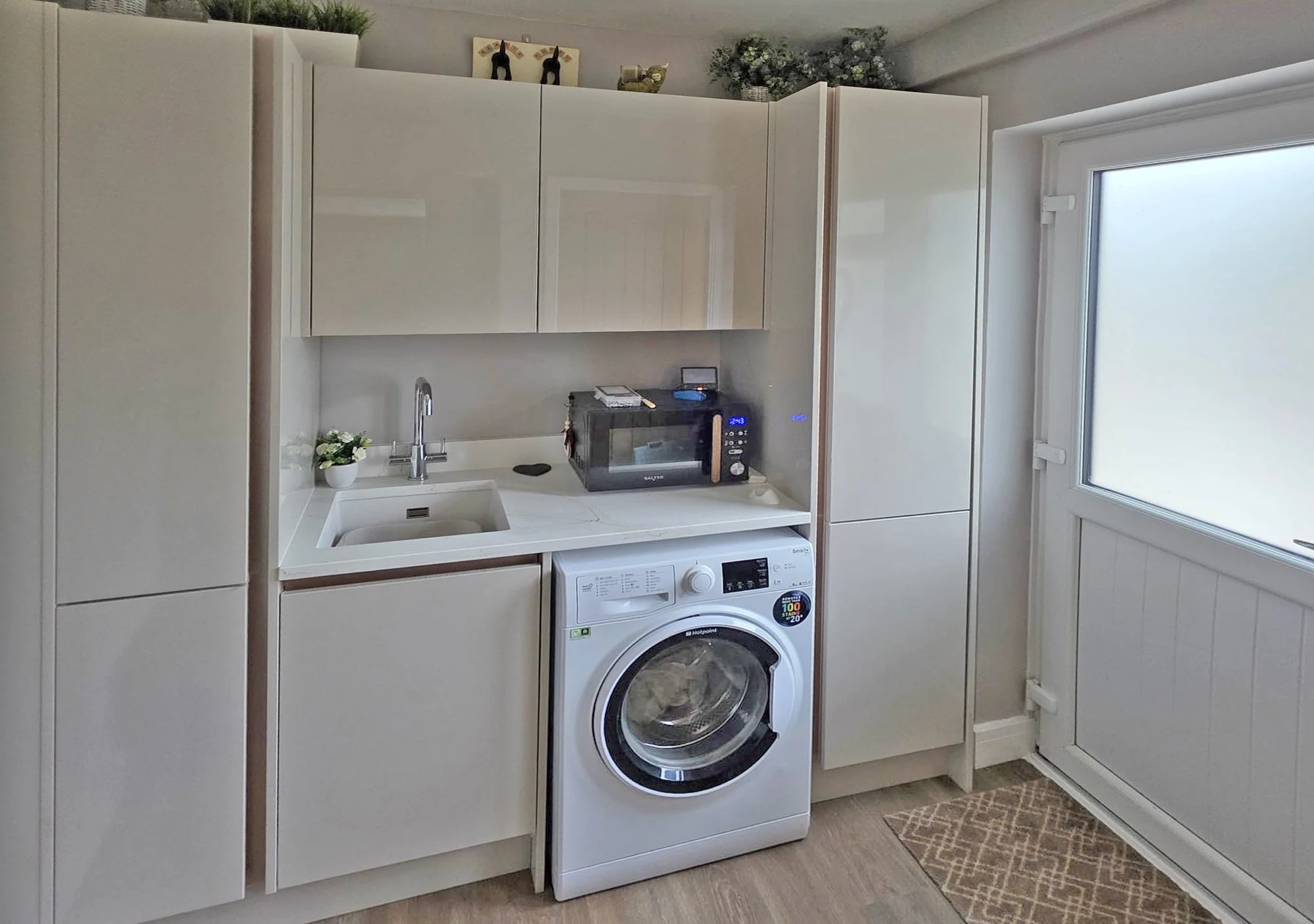 SKG White Gloss 2 copy.jpg