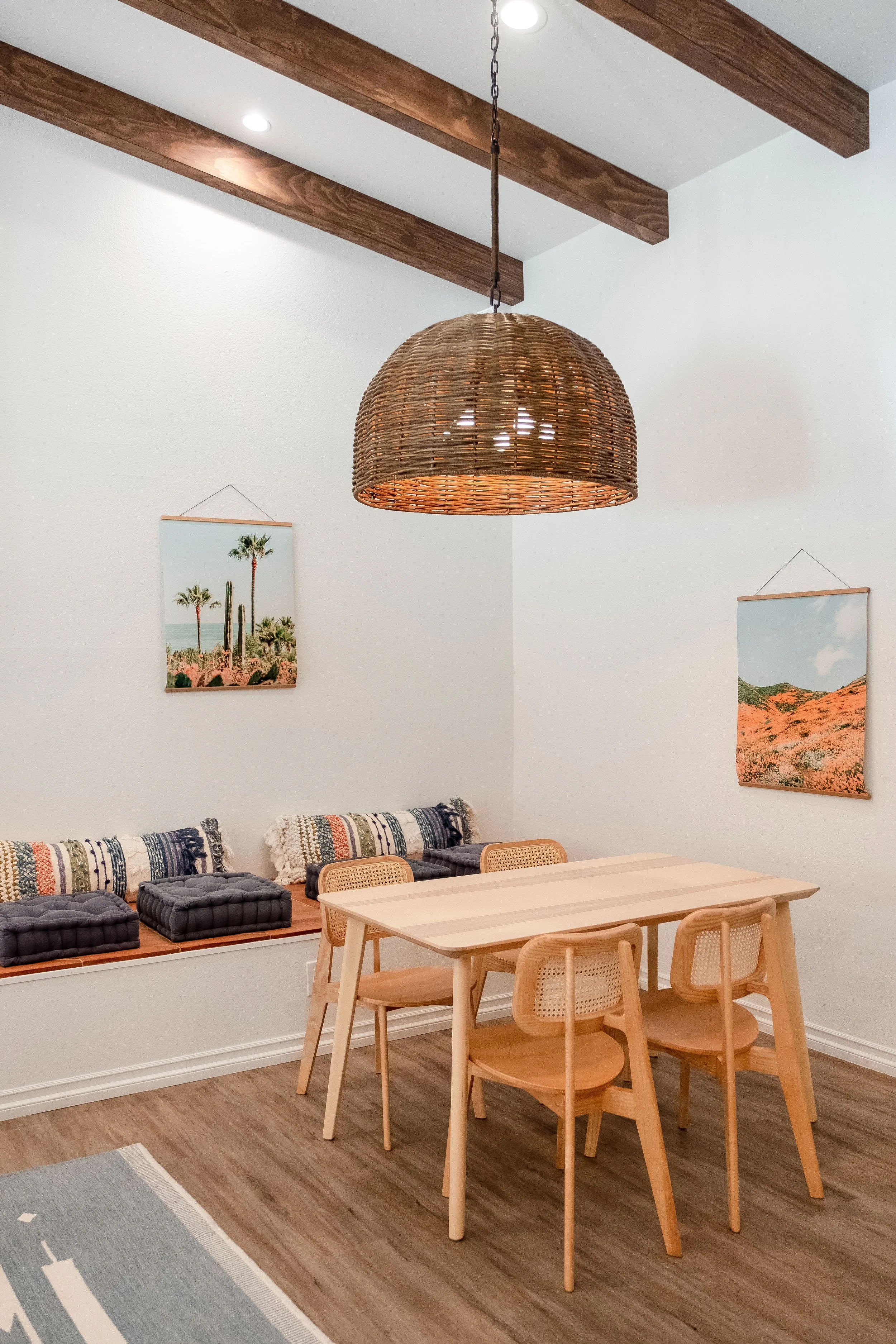 built-in-seating-dining-table.jpg