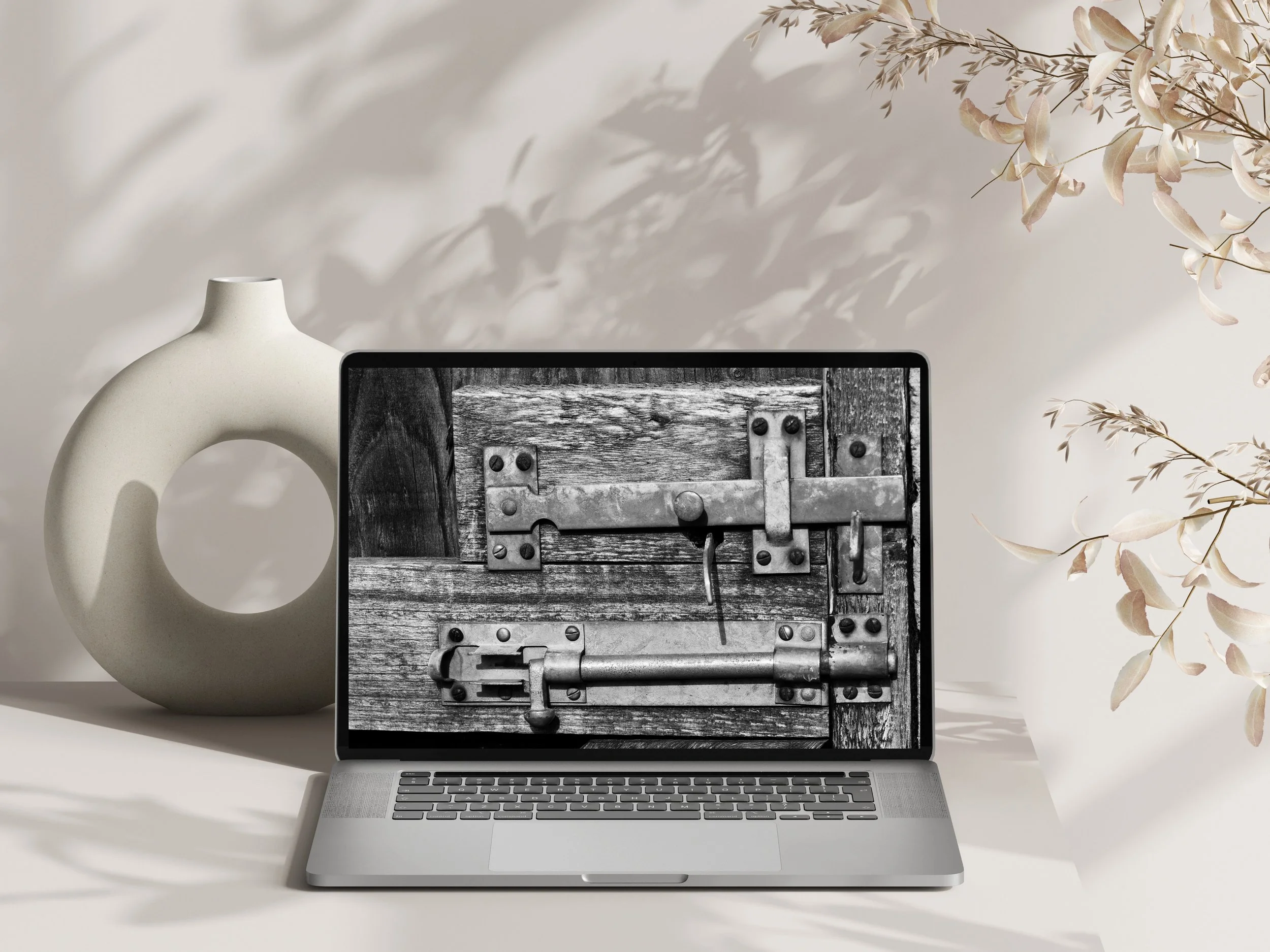 Bolted - Desktop Wallpaper