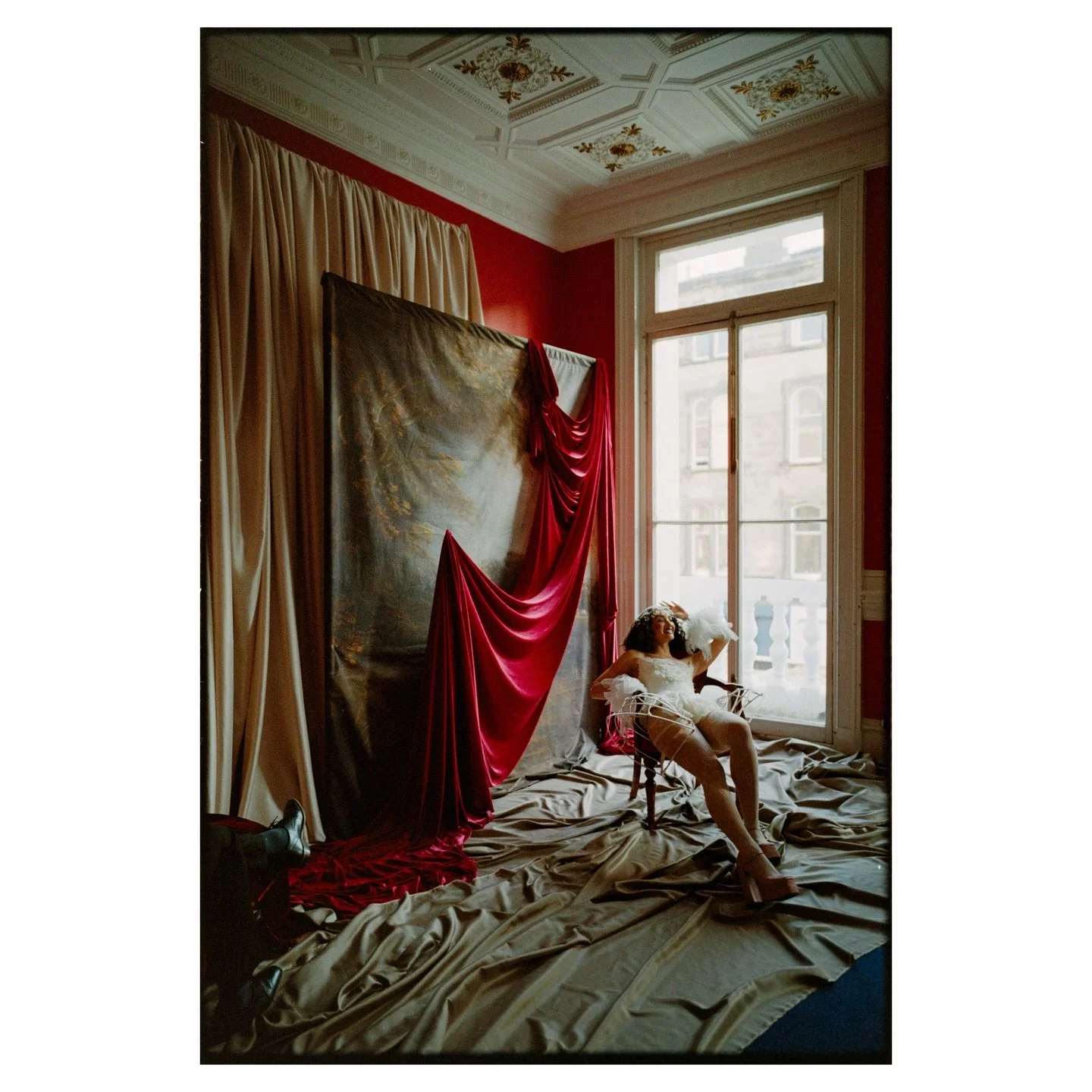 Some 35mm scenes for A Night at the Opera - an amazing experience hosted by the incredible @jennifermoher with an unbelievable team put together with @coorieweddingplanning 

Venue @lyceumedinburgh
Photography + Mentoring - @jennifermoher
Planning an