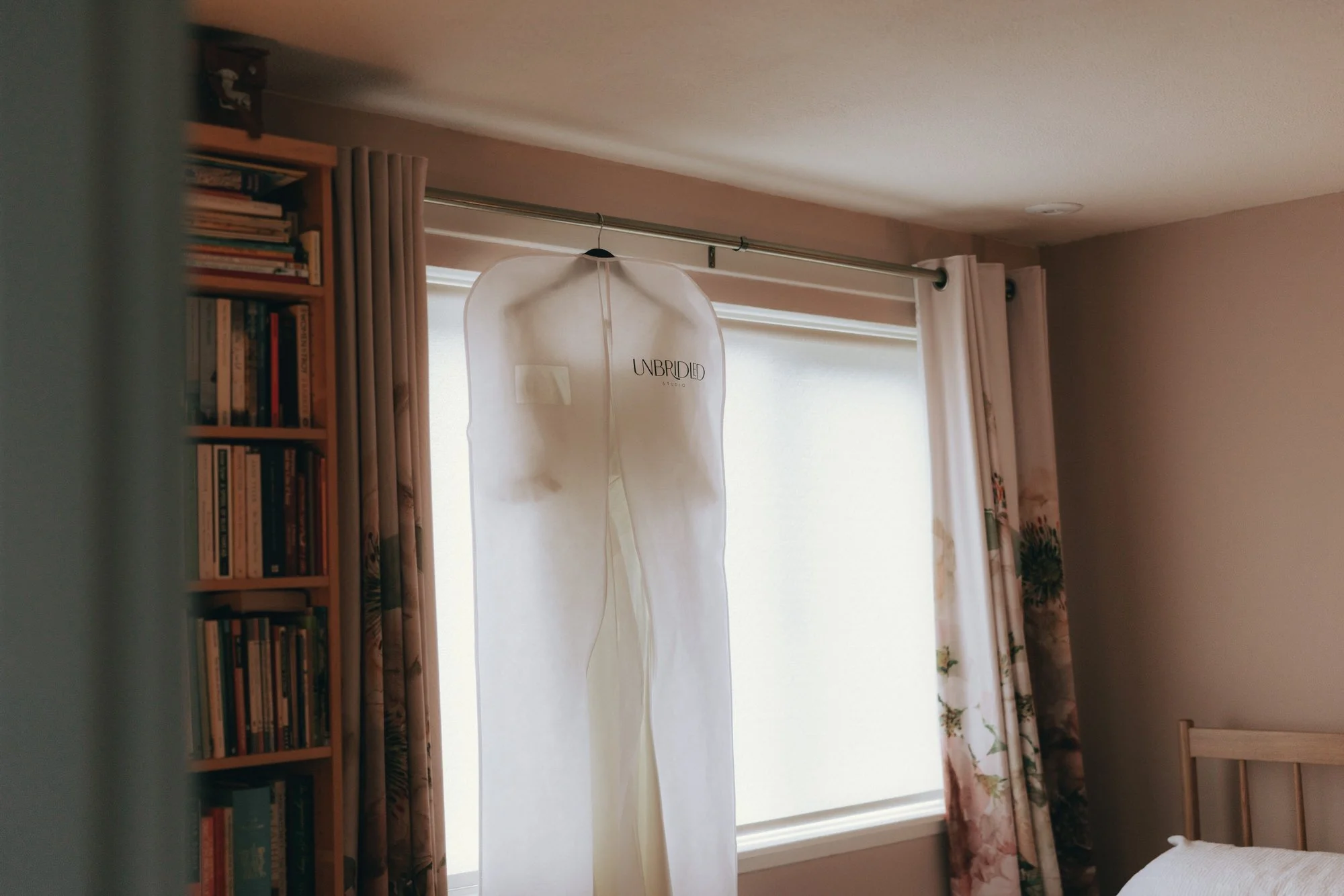 Documentary photograph from Erin and Matthew’s relaxed Glasgow wedding morning