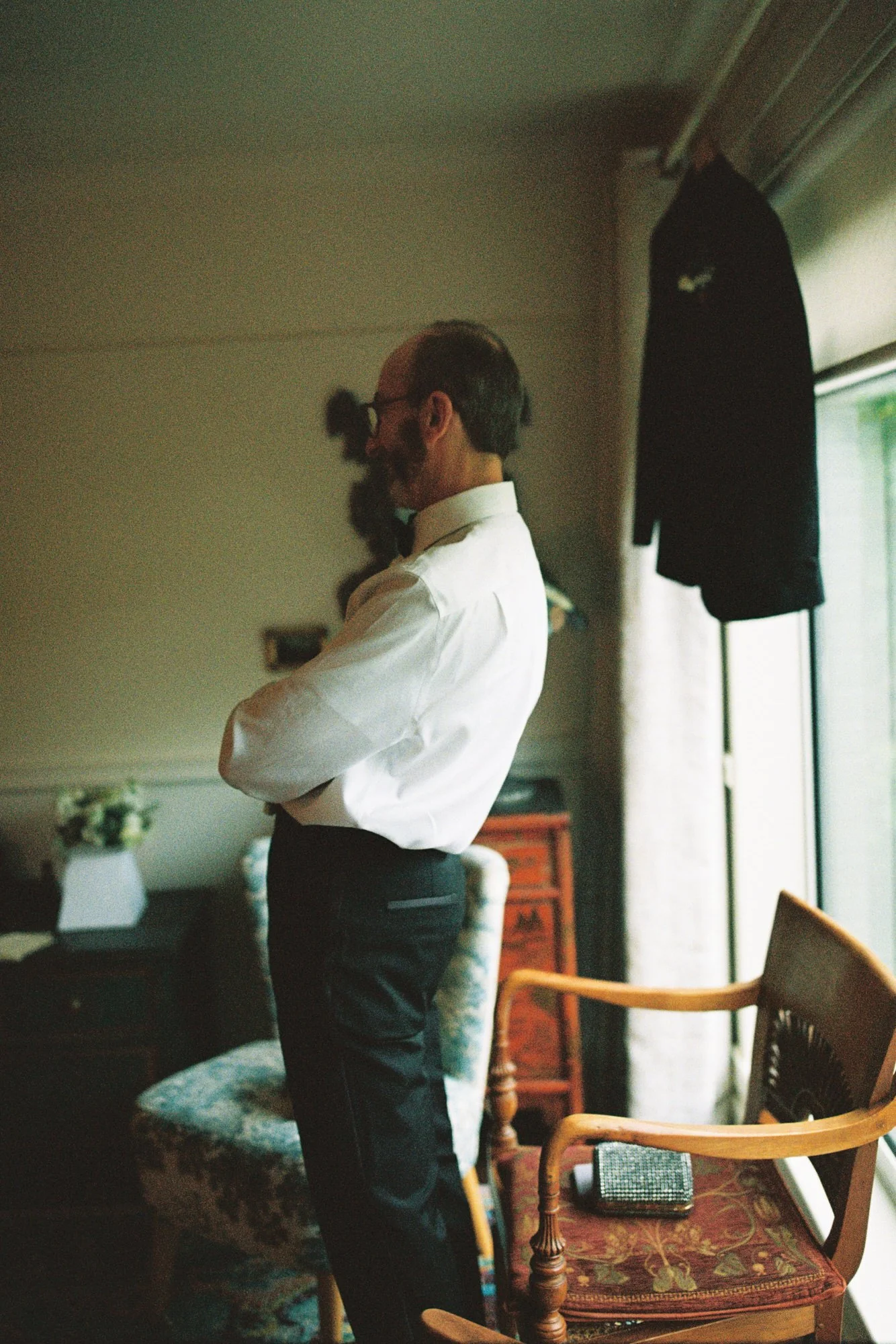 Documentary photograph from Erin and Matthew’s relaxed Glasgow wedding morning