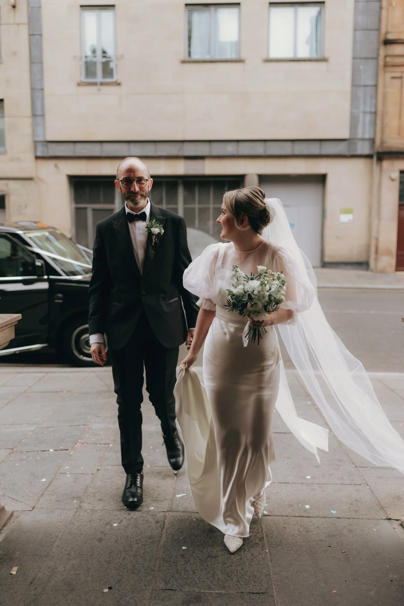 Erin and Matthew exchanging vows at Glasgow City Chambers registry office