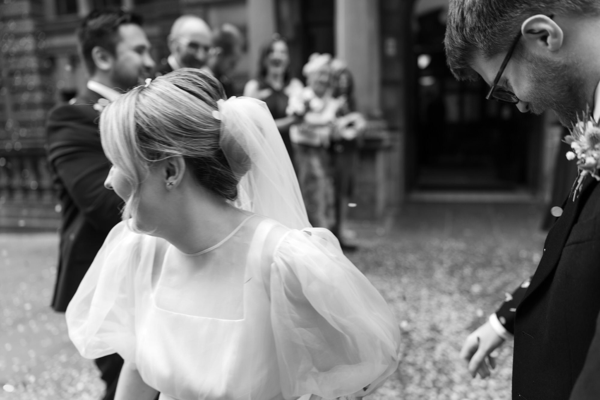 Erin and Matthew exchanging vows at Glasgow City Chambers registry office