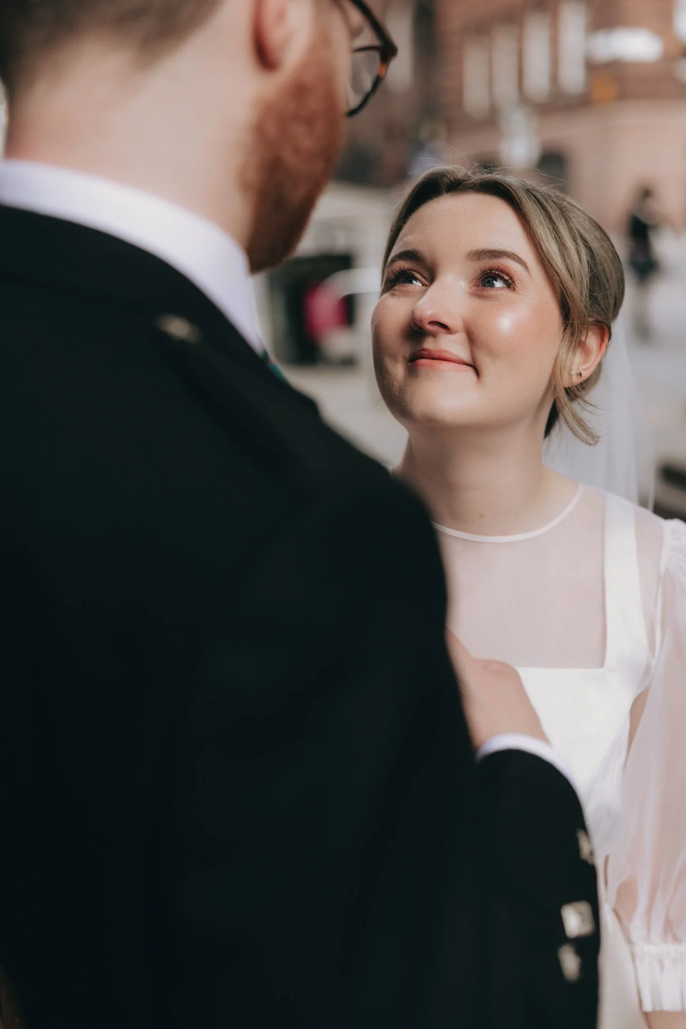 Erin and Matthew exchanging vows at Glasgow City Chambers registry office