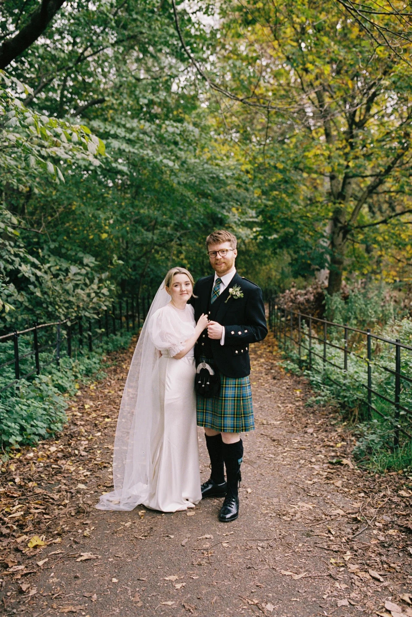 Autumn wedding portrait of Erin and Matthew around Kelvin Way in Glasgow