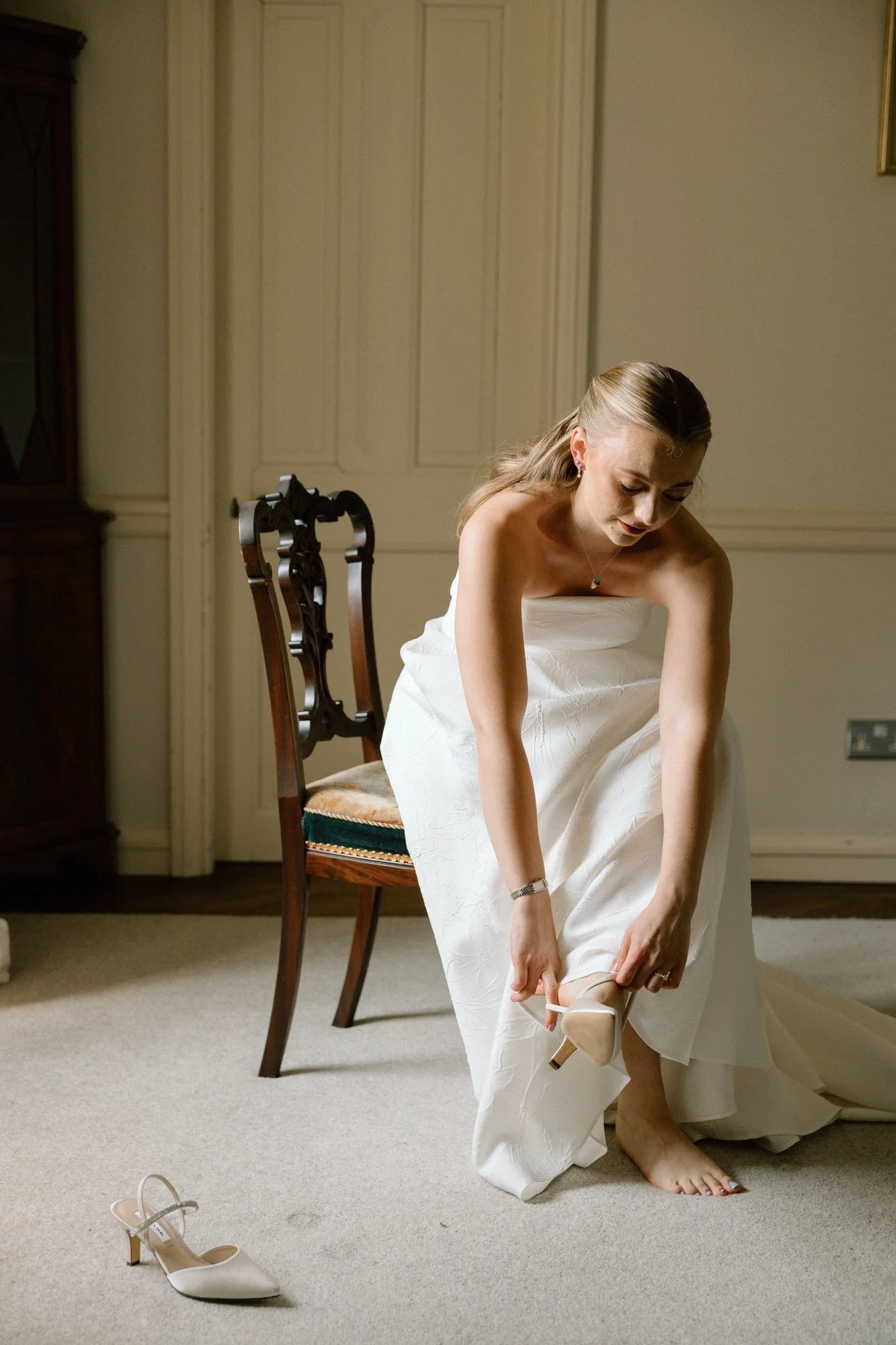 Wedding morning details at Rowallan Castle