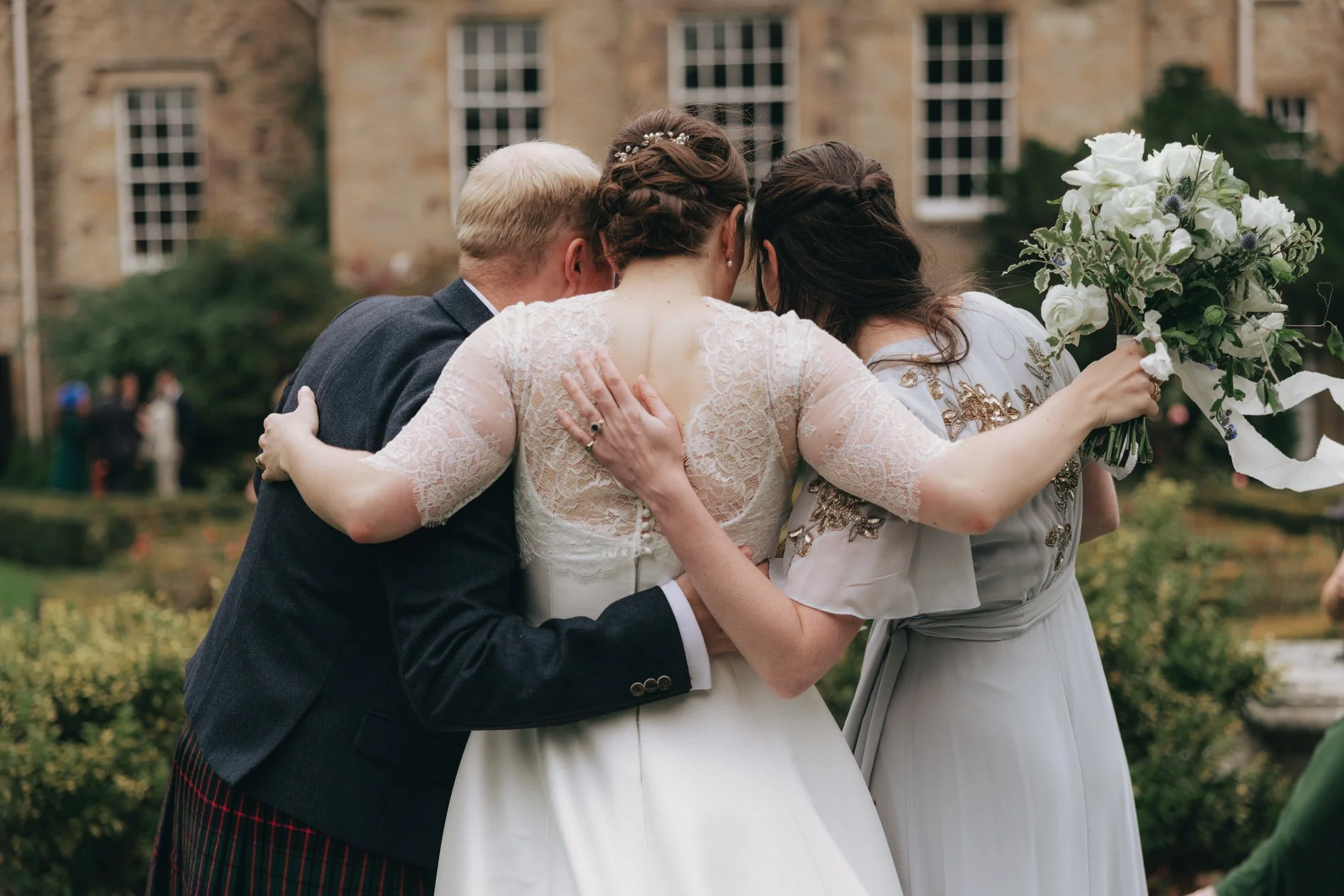 natural-bridal-party-photo-at-carberry-tower.jpg