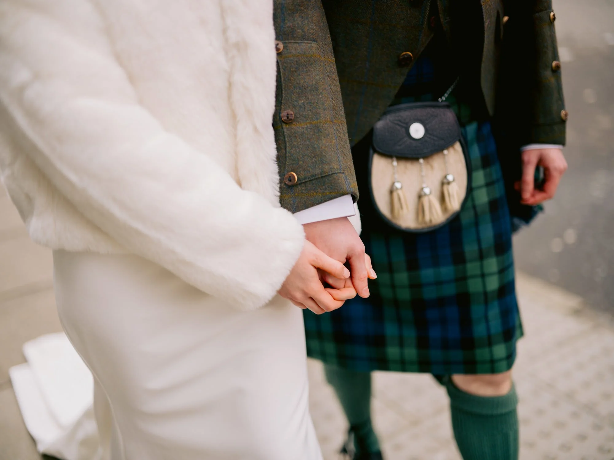 Nicola and Fraser holding hands during their city portraits