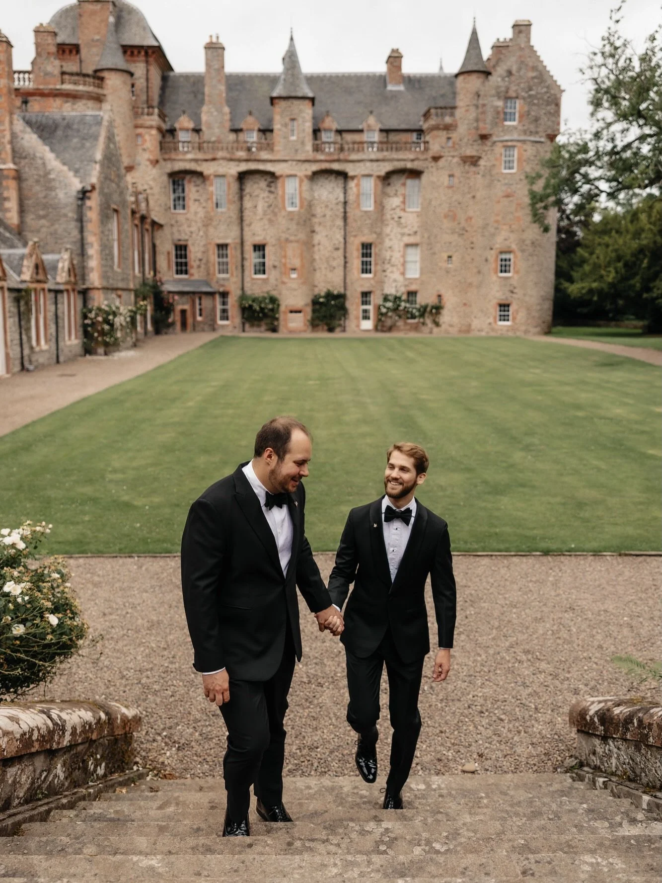 M+M - digital, 35mm and medium format @thirlestanecastleexclusiveuse 
Thanks to @connormcewanphoto for second shooting this one. 
@yishicake - always in awe!