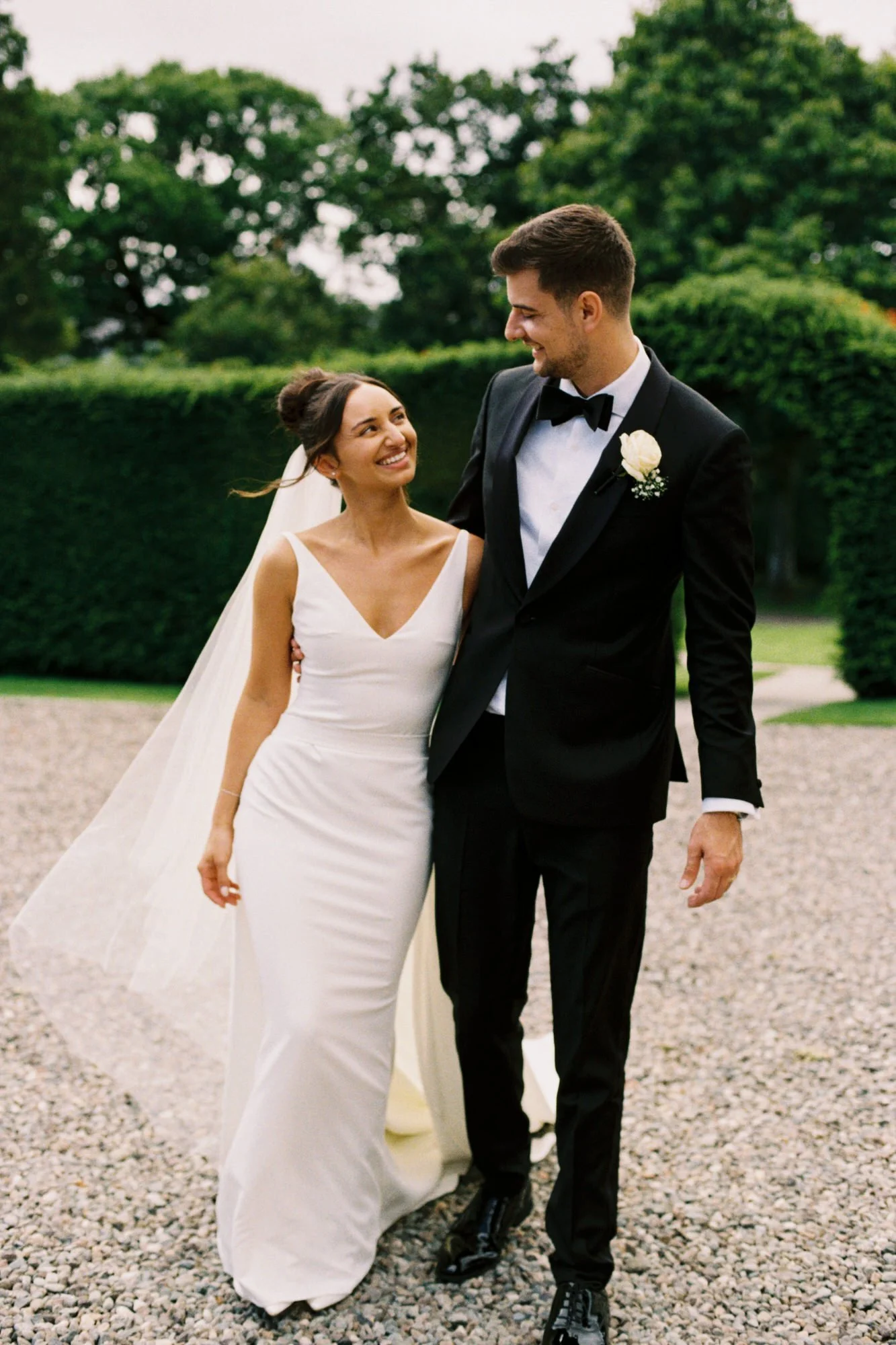 Caterina and Jonathan walking together through the castle grounds